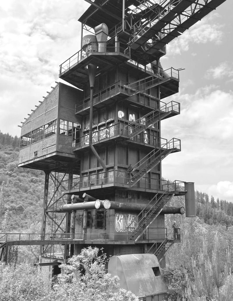 Castillete de la mina de hierro de Onamio (Ponferrada)
