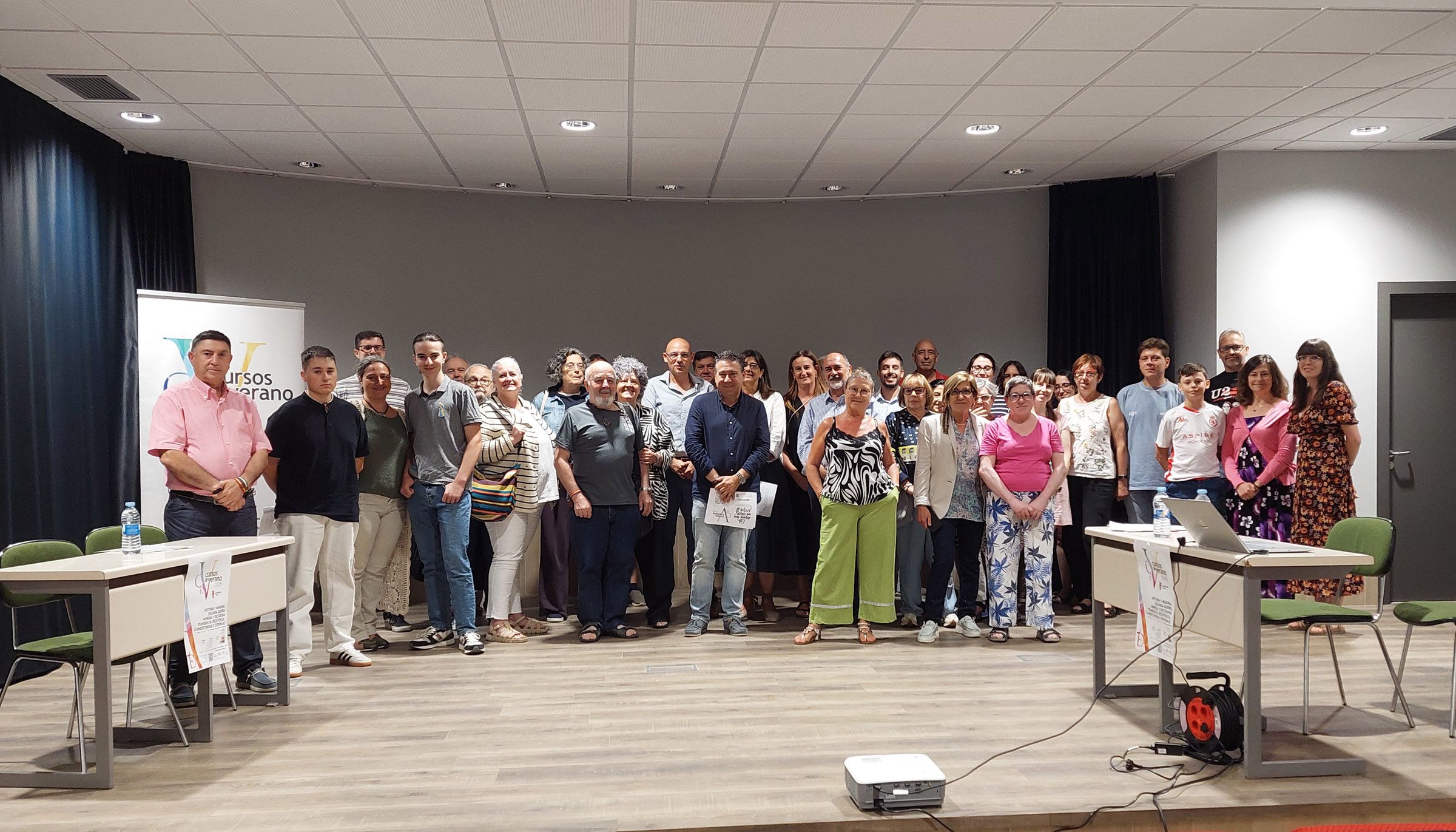 Foto de familia de los asistentes al Curso en la jornada de inauguración del mismo / HISTORIA Y MEMORIA