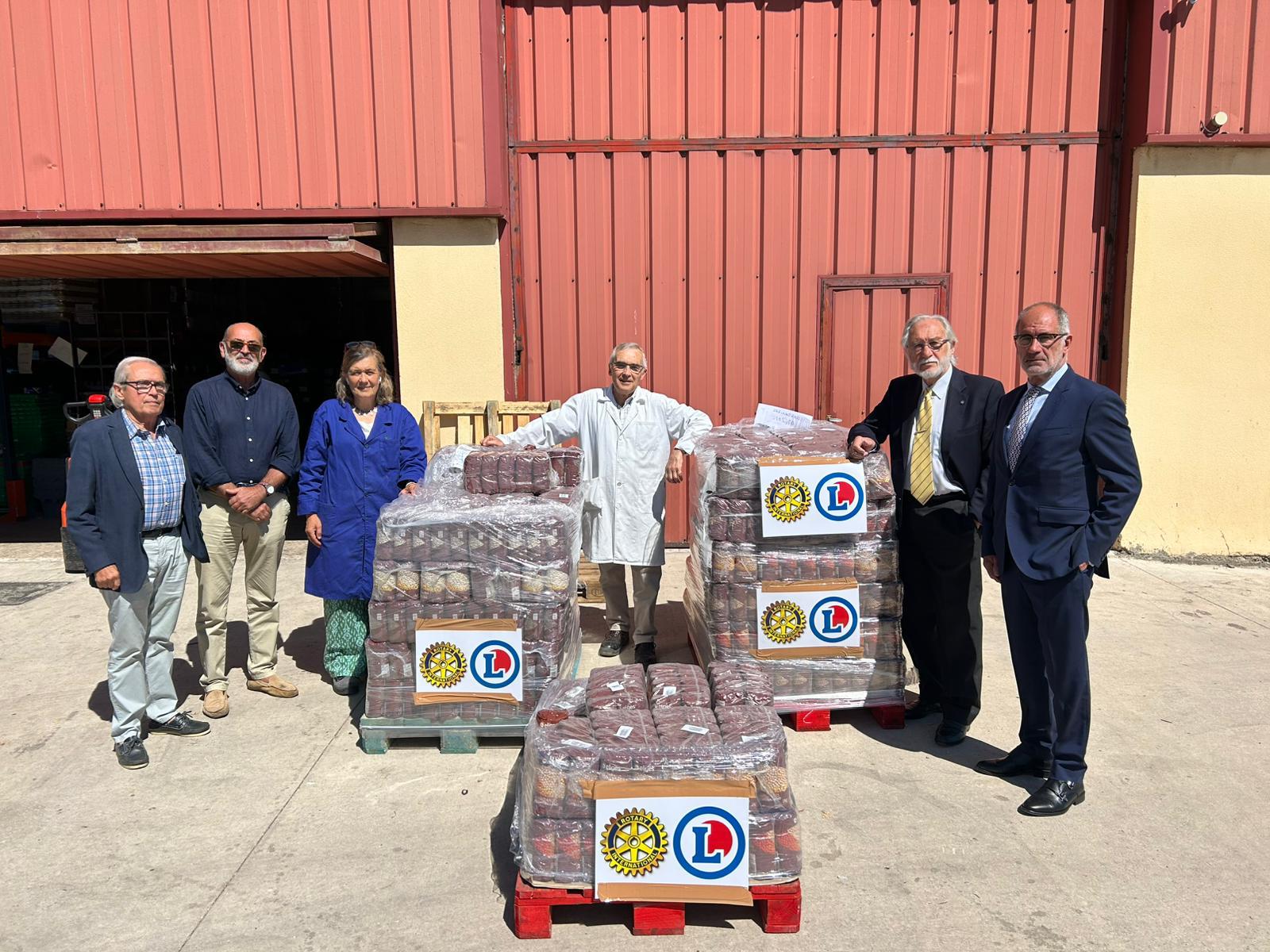El Rotary Club de León y E. Leclerc donan 1.535 kg de legumbres AL BANCO DE ALIMENTOS | L.N.C