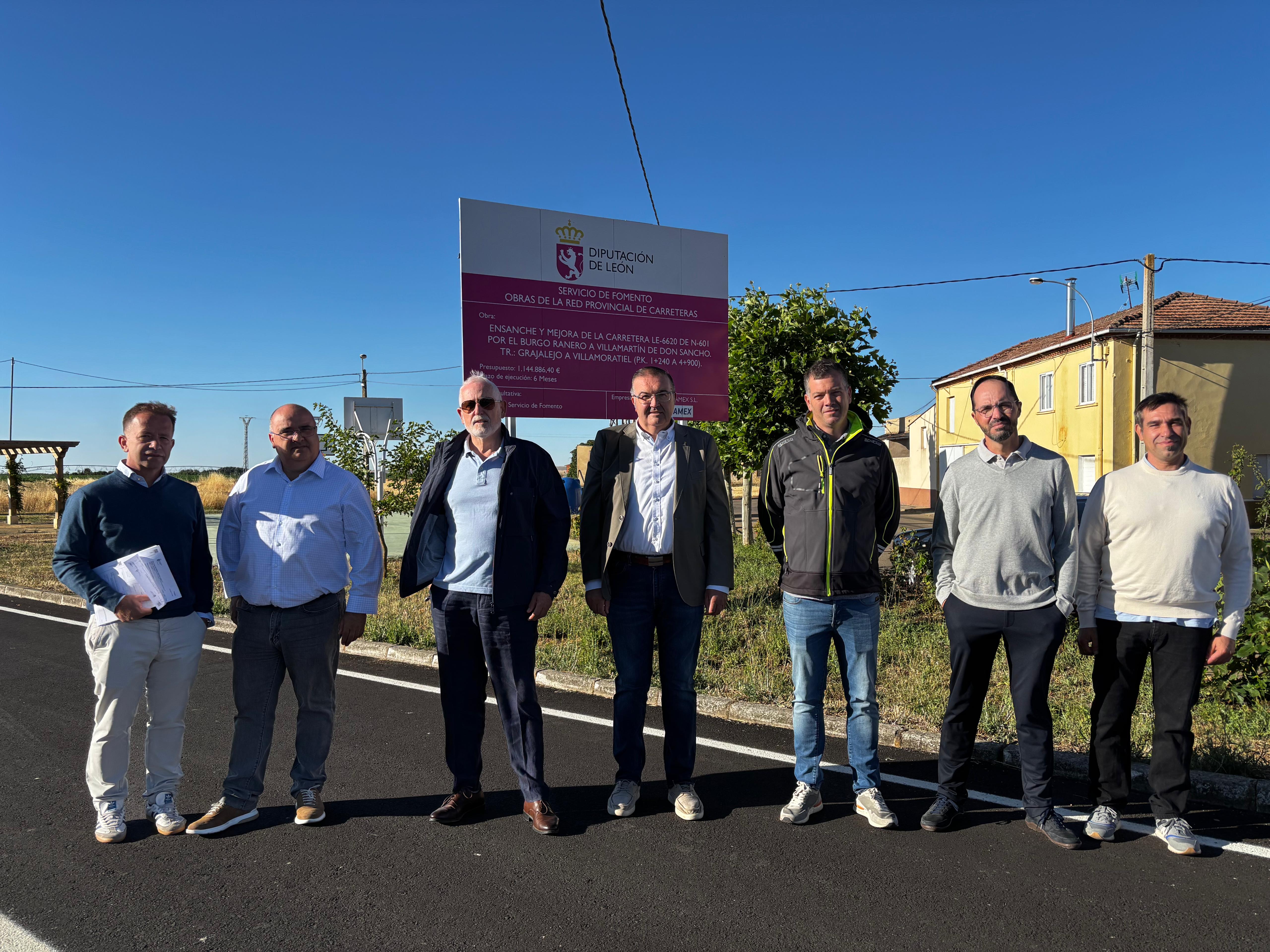 El vicepresidente primero de la Diputación de León, Roberto Aller, durante la recepción de la carretera LE-6620. | L.N.C. El vicepresidente primero de la Diputación de León, Roberto Aller, durante la recepción de la carretera LE-6620. | L.N.C.