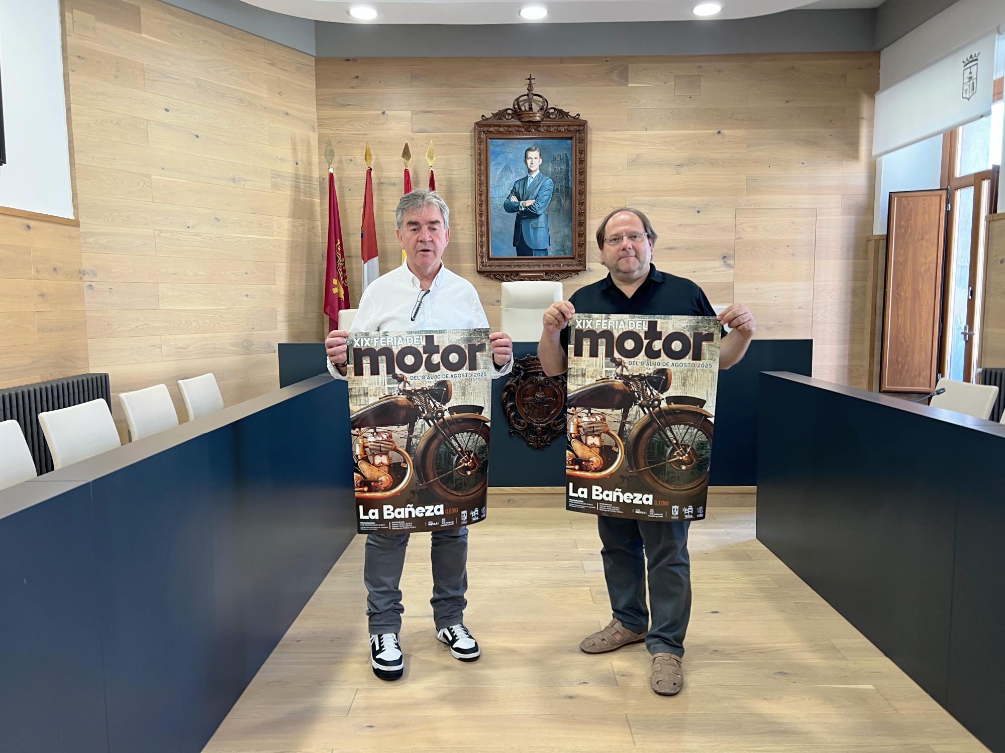 José Carlos Prieto y Javier Carrera presentando este martes la XIX Feria del Motor. | L.N.C.