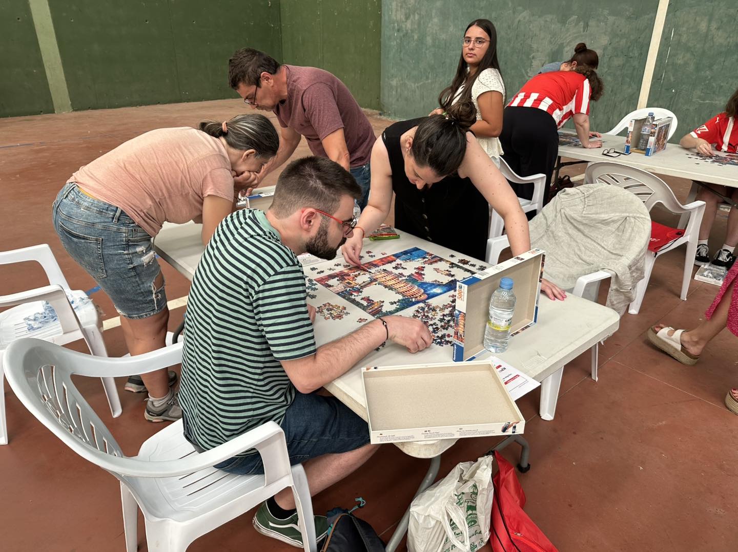 Uno de los instantes del VIConcurso de Puzles de Laguna de Negrillos. | L.N.C.