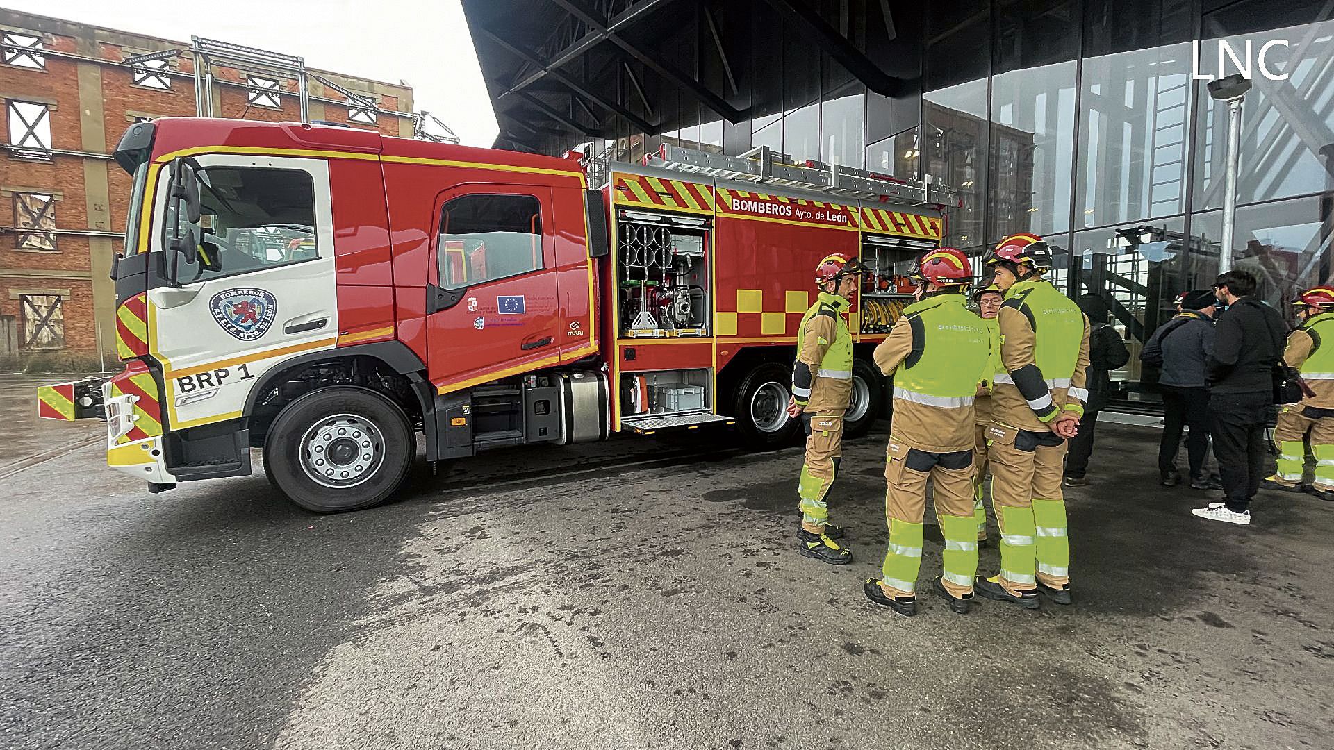 Uno de los vehículos del Parque de Bomberos de León | L.N.C