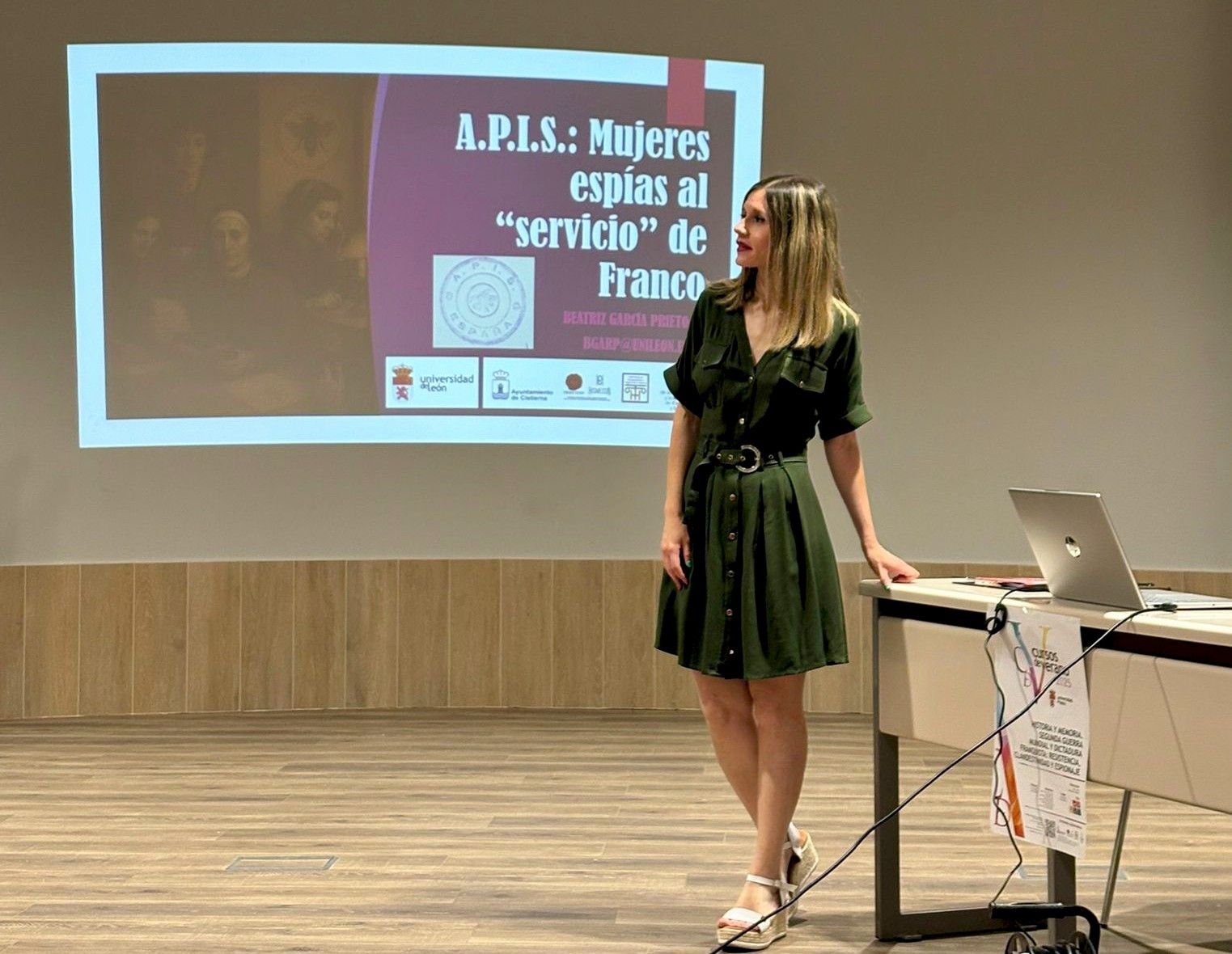 Beatriz García Prieto en un momento de su conferencia en el Curso de Verano de Cistierna / C. VILLAR