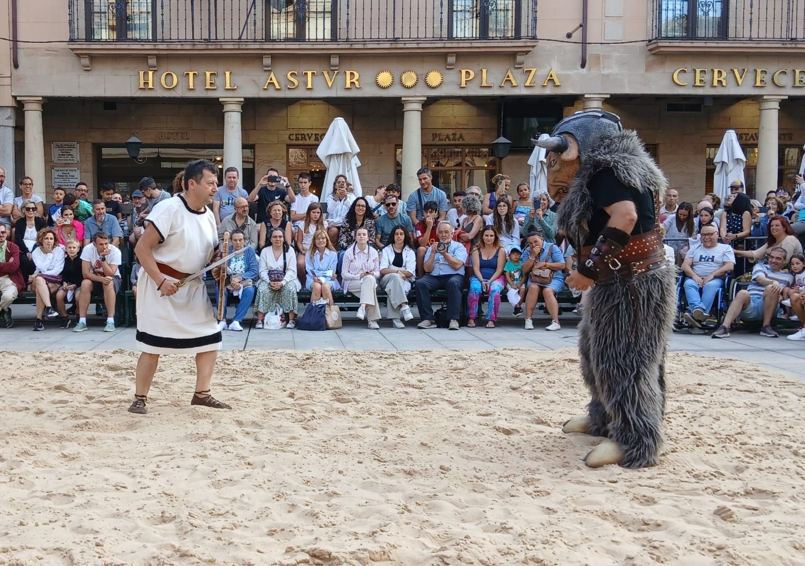 Un instante de la Munera Gladiatora que se celebró como antesala este pasado sábado 19 de julio. | L.N.C.