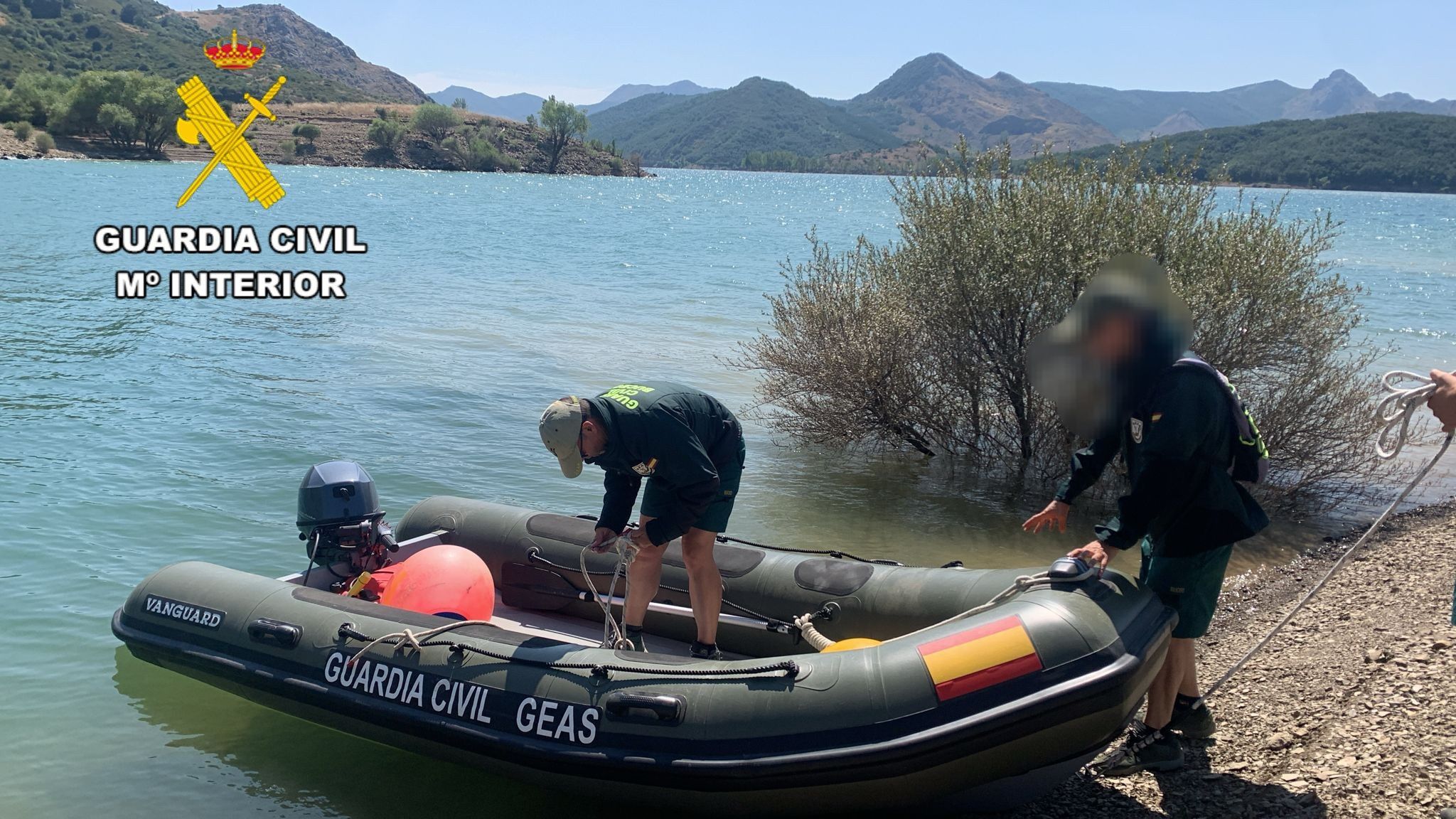 Efectivos de la Guardia Civil inspeccionan el embalse del Porma en la búsqueda del hombre desaparecido | L.N.C
