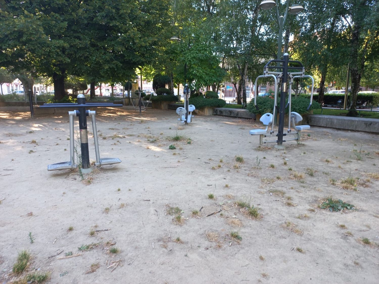 Estado actual del parque de Correos, zona de aparatos biosaludables |L.N.C Estado actual del parque de Correos, zona de aparatos biosaludables |L.N.C