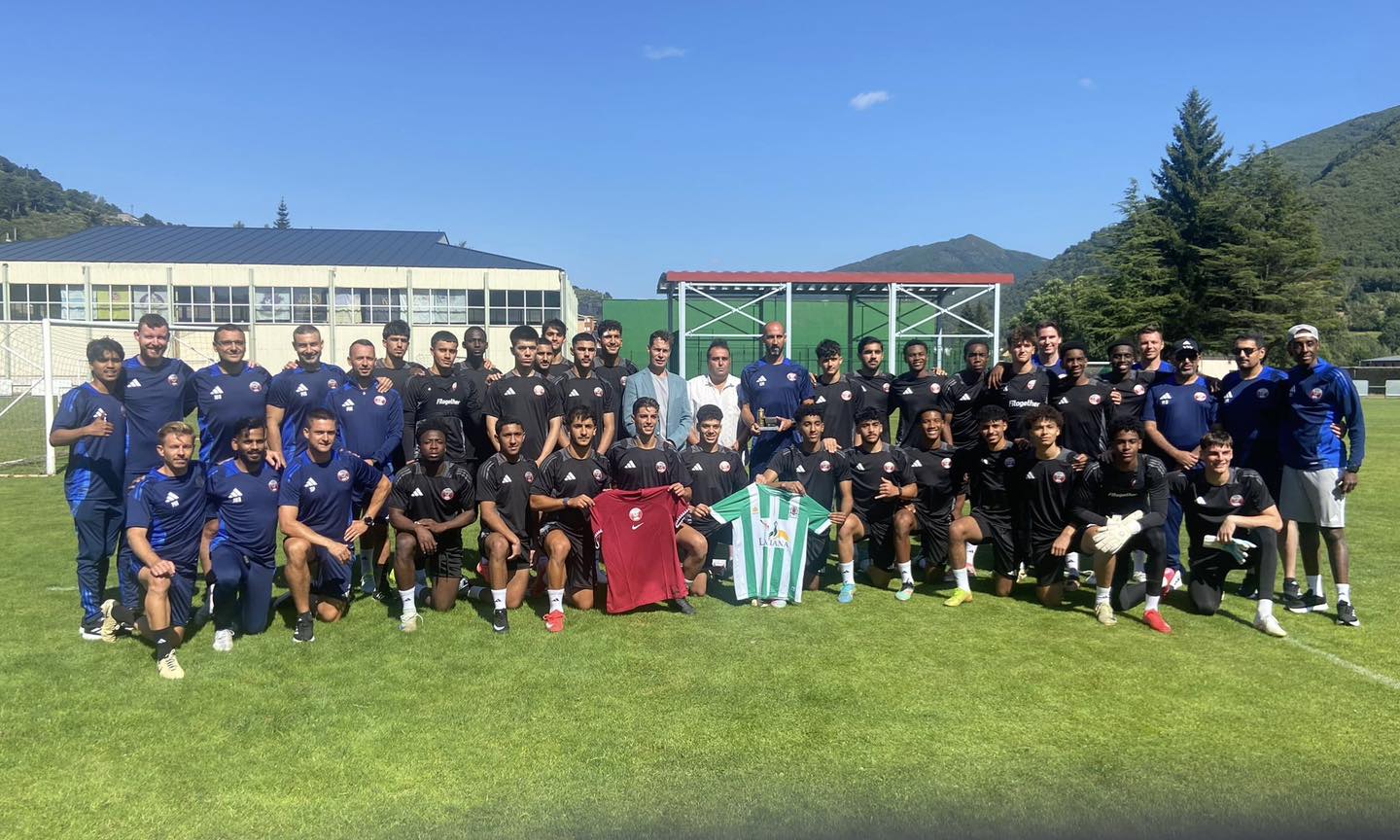 La selección de Catar, durante su concentración en Villablino. | L.N.C.