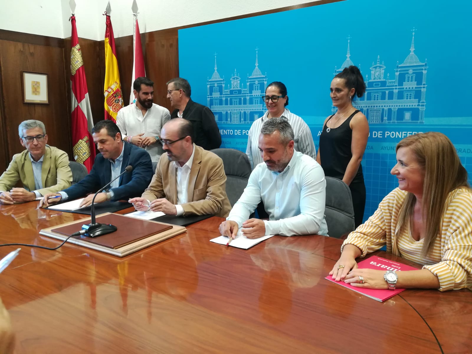 Firma del nuevo convenio de Bonos comercio. | MAR IGLESIAS