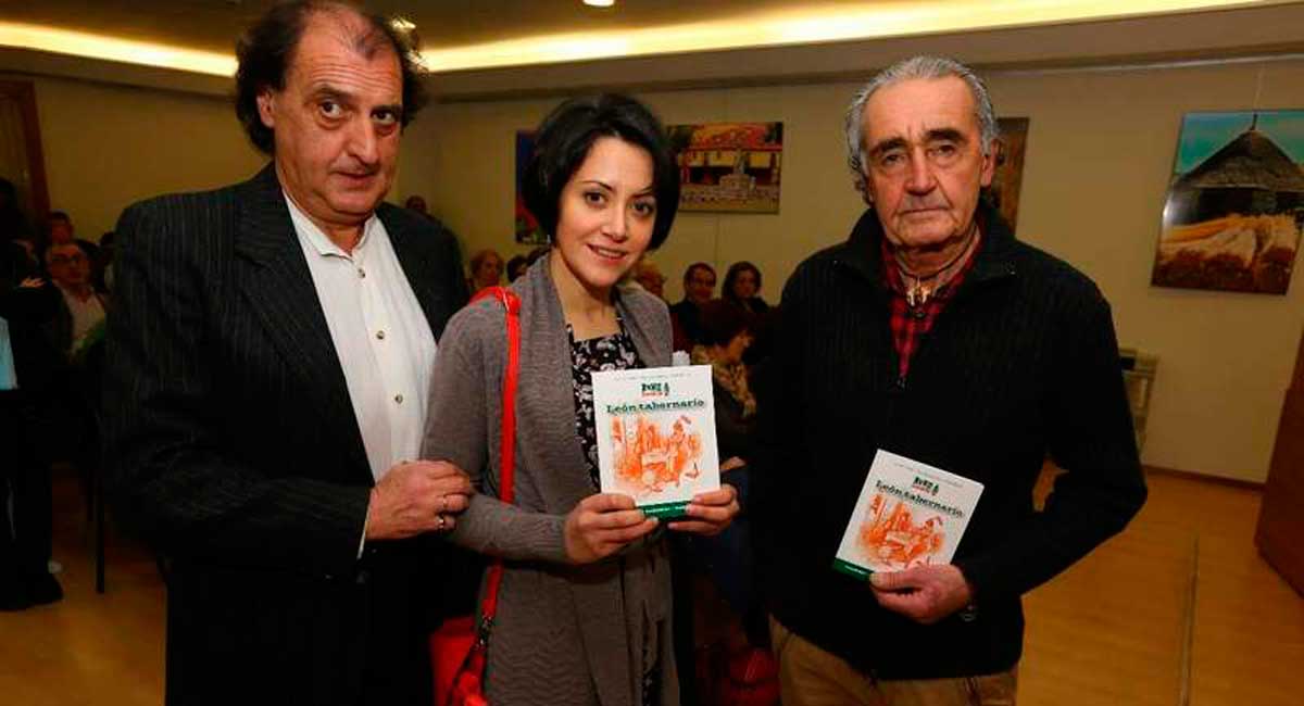 Javier Tomé y Pepe Muñiz con Ana Villanueva.