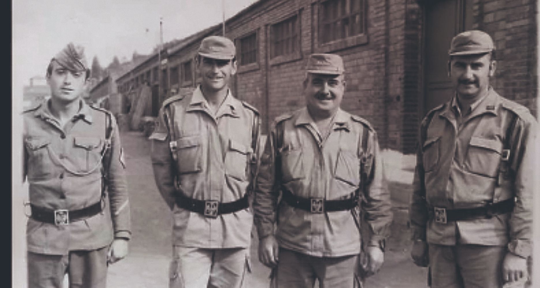 Alfredo Pérez, a la izquierda, con otros dos compañeros ‘de armas’ en sus muchos años en el CIR del Ferral