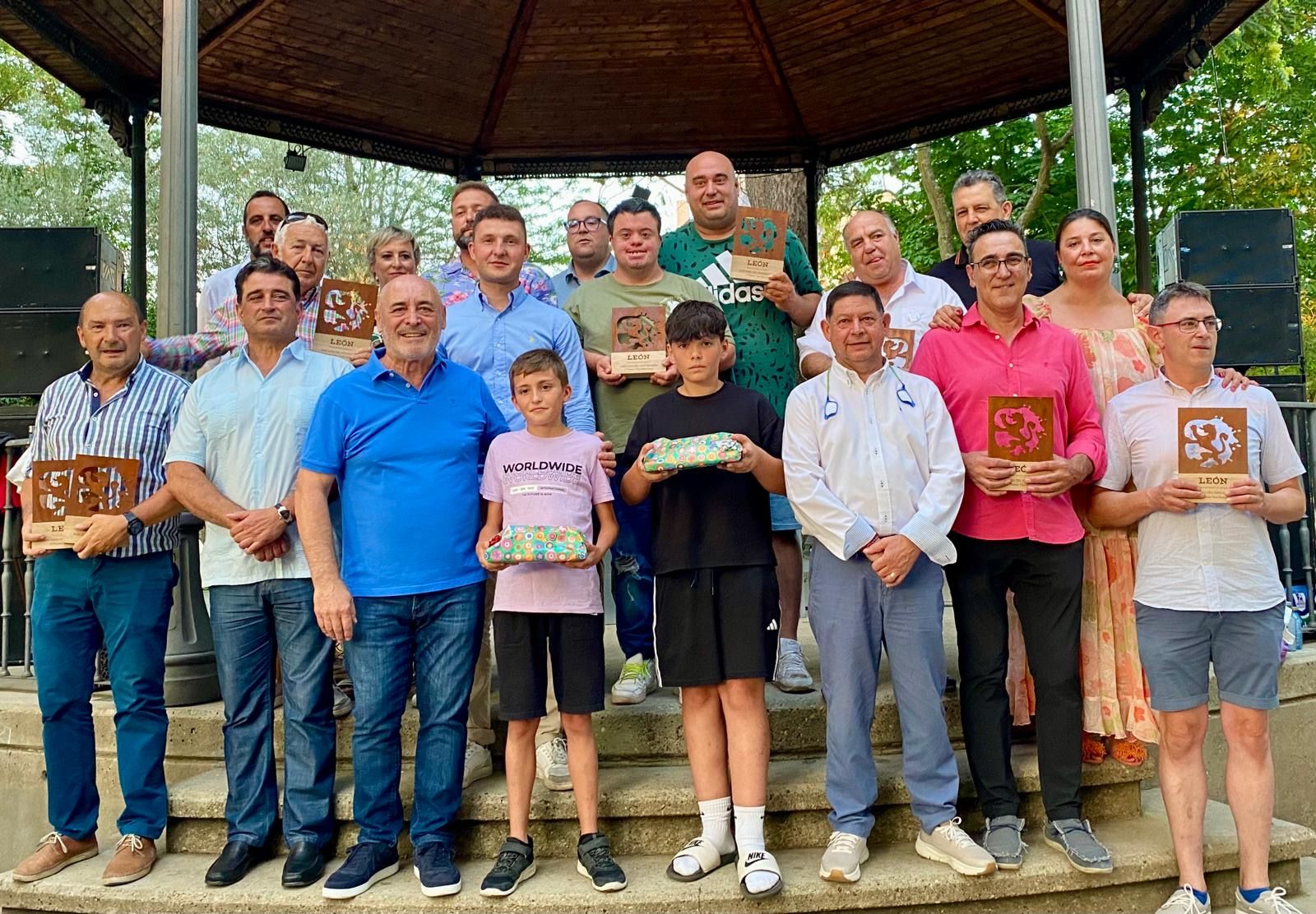 Foto de familia de la entrega de premios del concurso de la XXIII Feria DO León. |L.N.C.