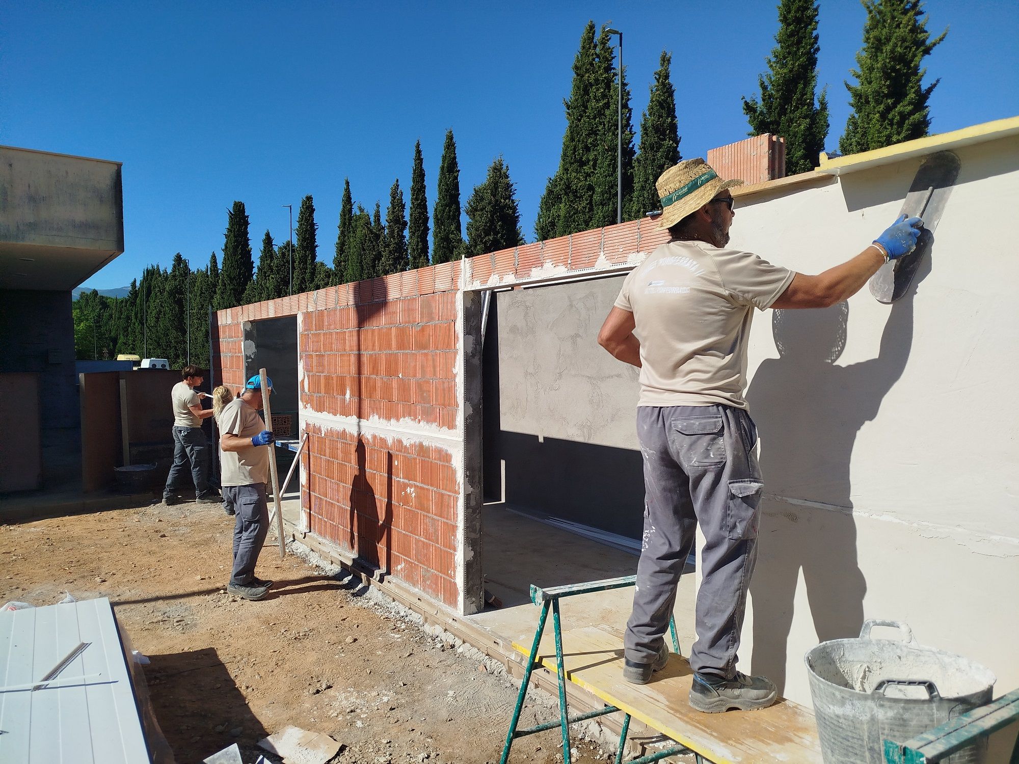 Obras para realizar la parte en la que dejar los carritos. 