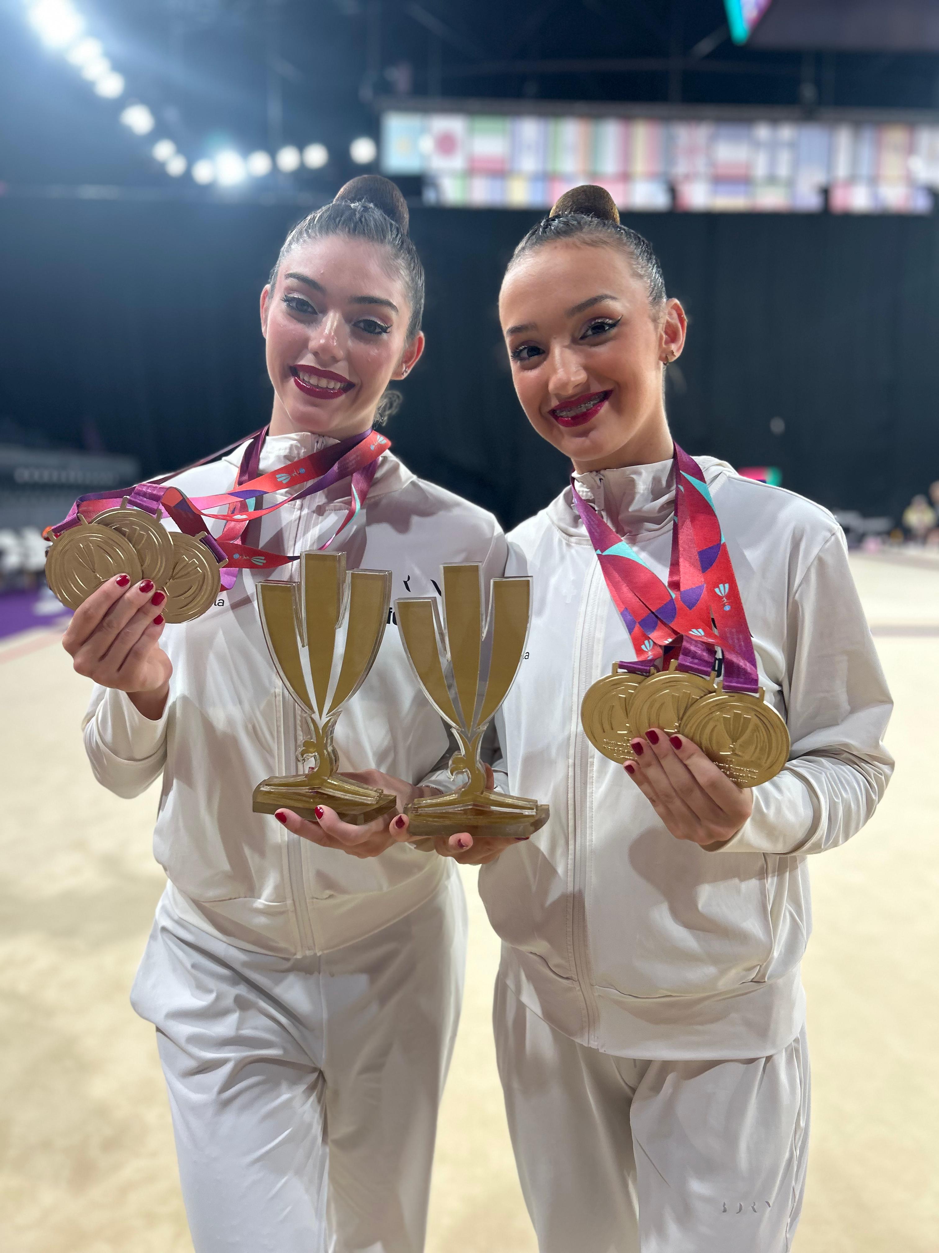 Andrea Fernández y Andrea Corral, con sus medallas. | LNC