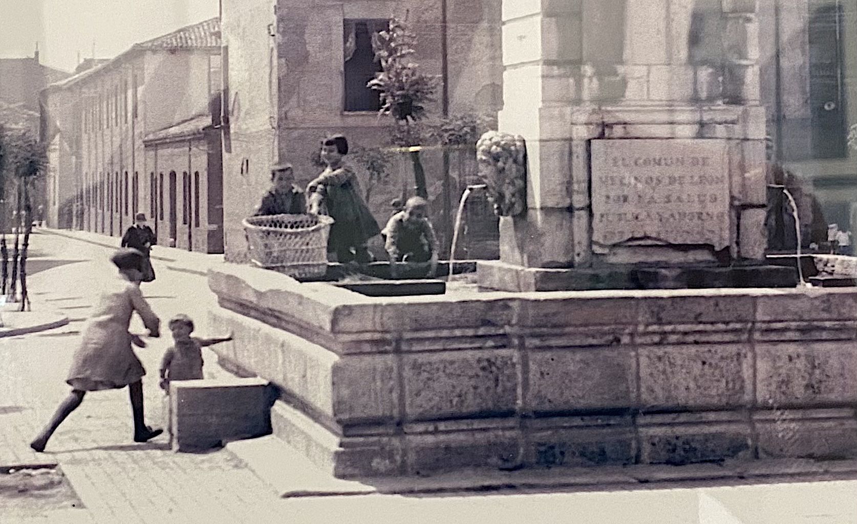 La plazuela de San Isidoro en la capital provincial a principios del siglo XX. | LOTY