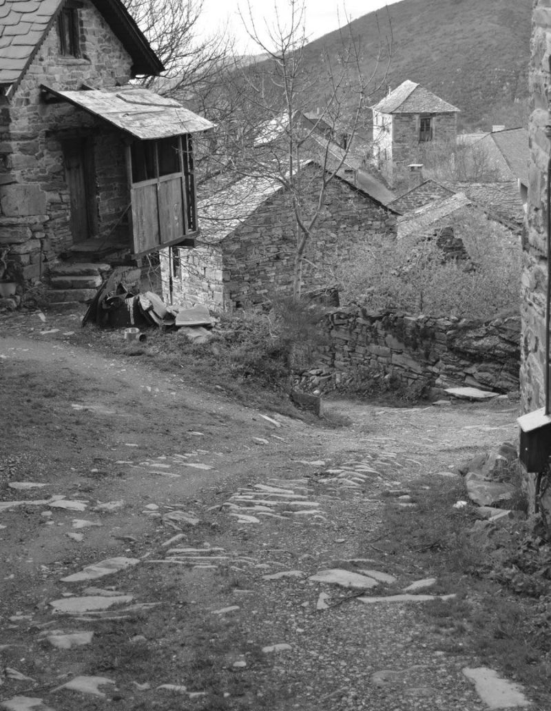 Carracedo de Compludo. Las calles mantienen su particular fisonomía Carracedo de Compludo. Las calles mantienen su particular fisonomía