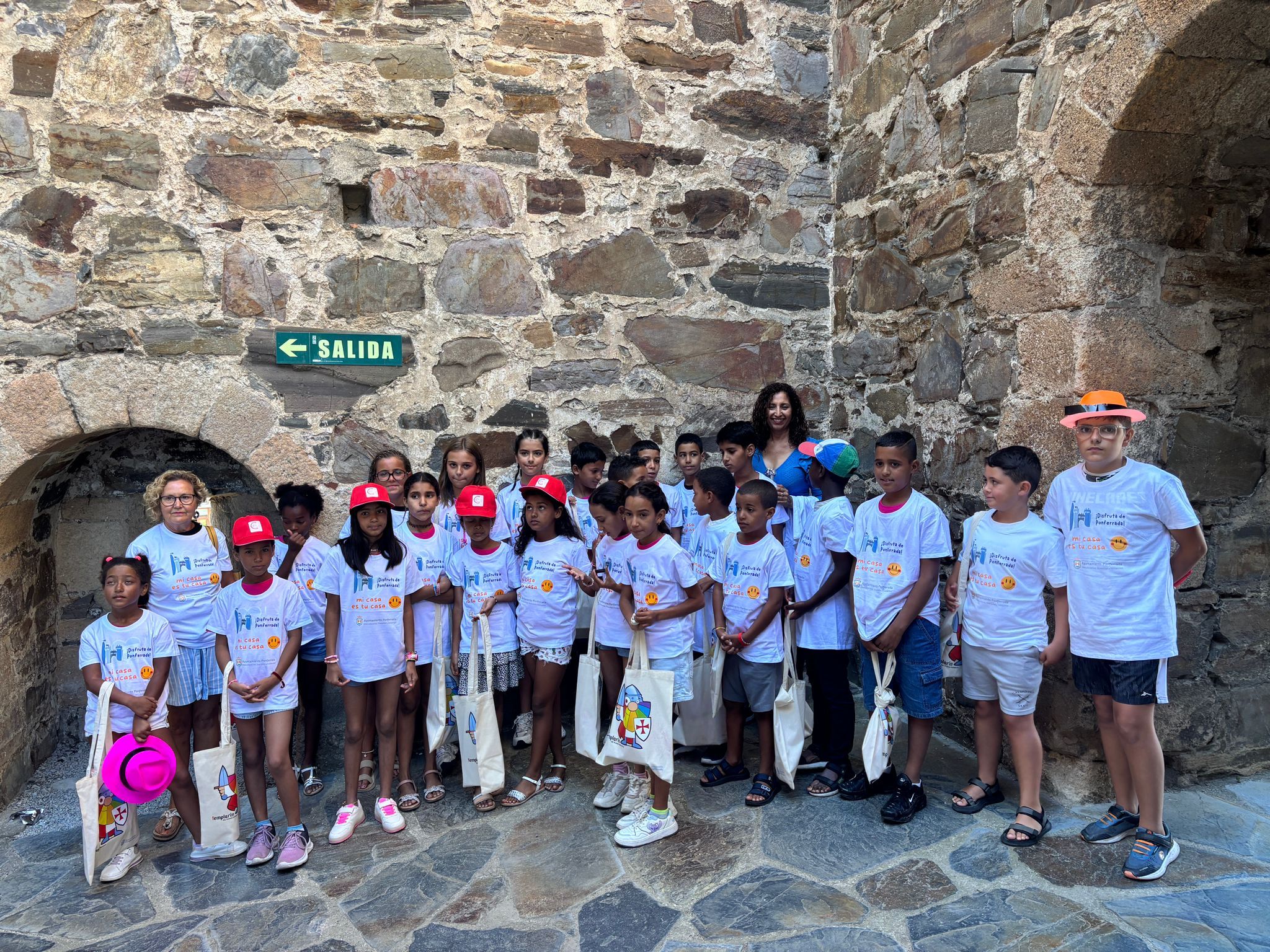 Recibimiento de los niños saharauis en el Castillo de Ponferrada.