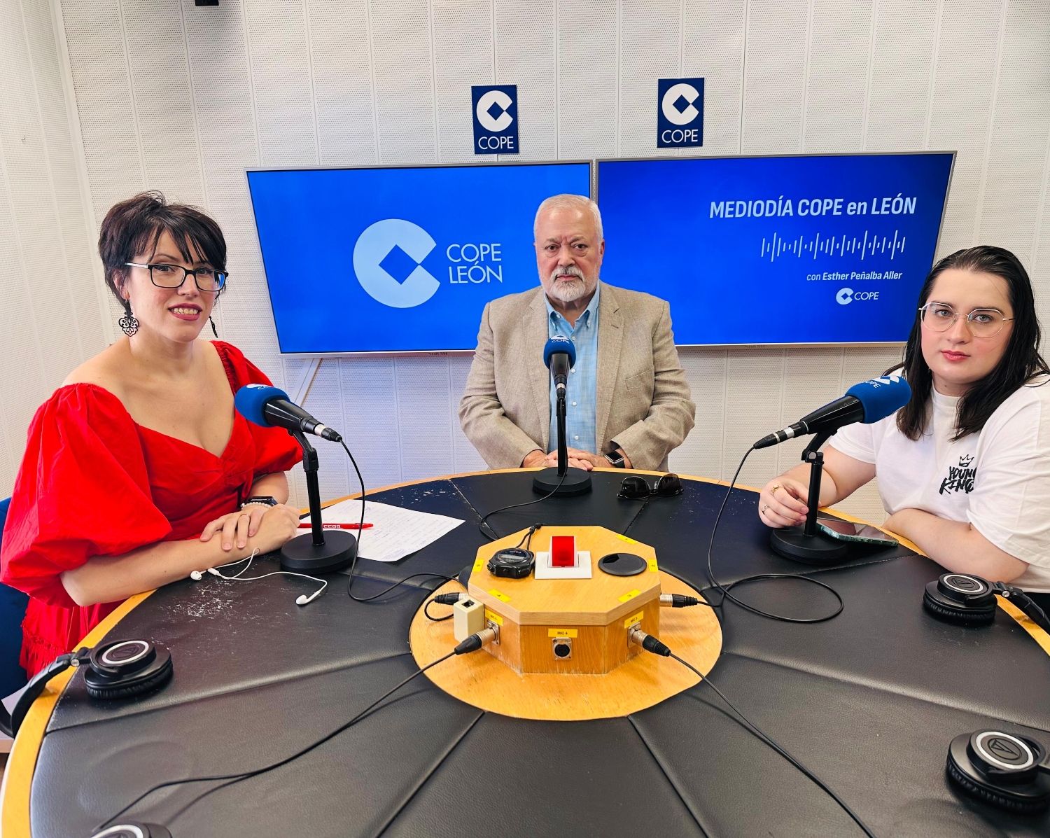 Manuel Rilo, durante el programa Entre Nosotras, emitido por Cope León | L.N.C.