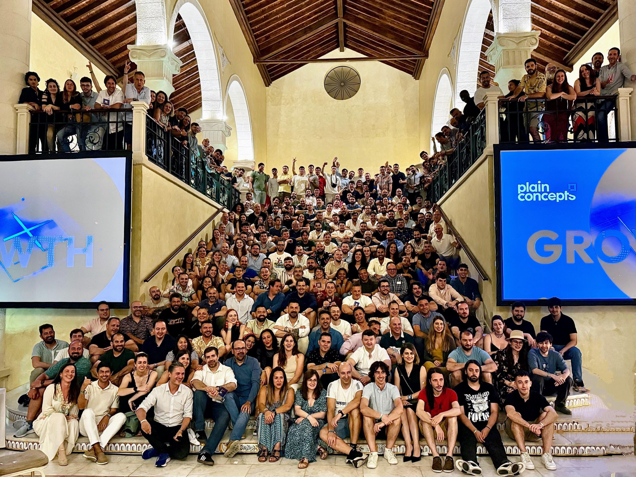 El equipo está formado por más de 700 profesionales de diferentes orígenes y países, apasionadas por la tecnología. | PLAINCONCEPTS