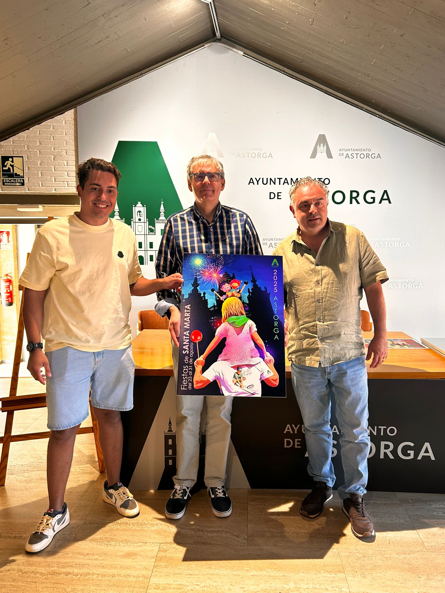 Borja González, César Núñez y José Luis Nieto presentando el cartel. | L.N.C.