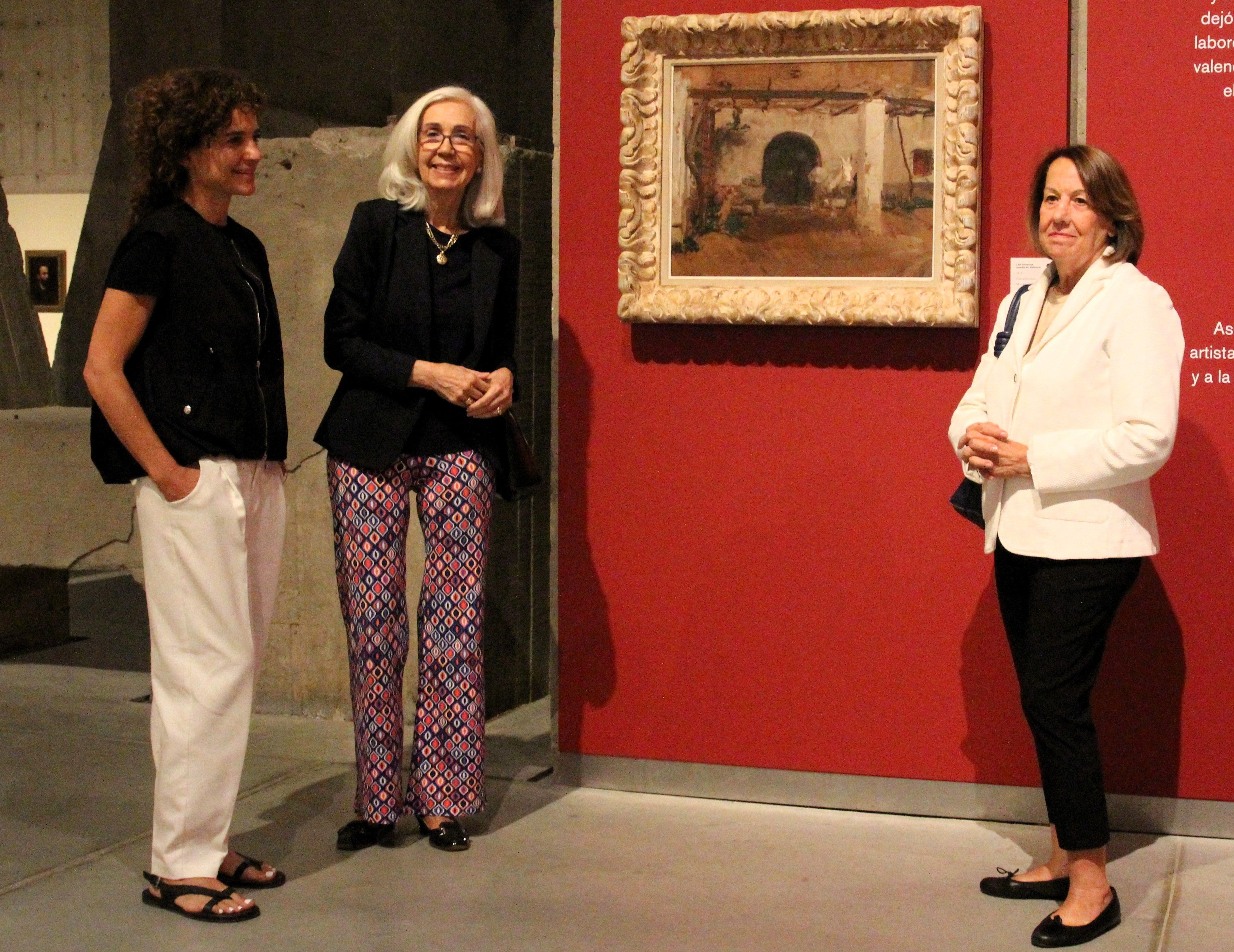 Las protagonistas de la charla visitando la muestra sobre Sorolla. 