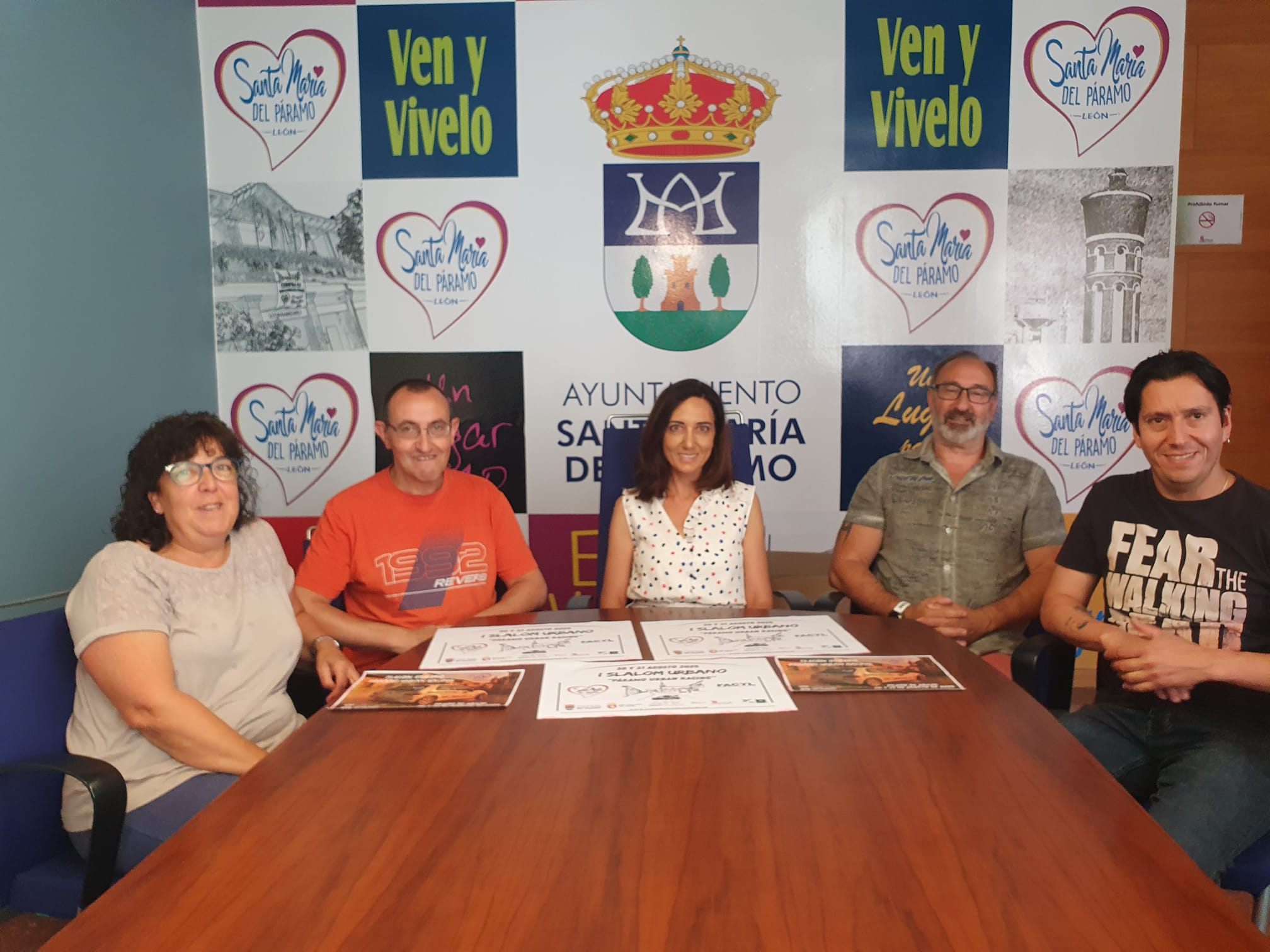 El equipo de gobierno del Ayuntamiento presentando las actividades. | L.N.C. El equipo de gobierno del Ayuntamiento presentando las actividades. | L.N.C.