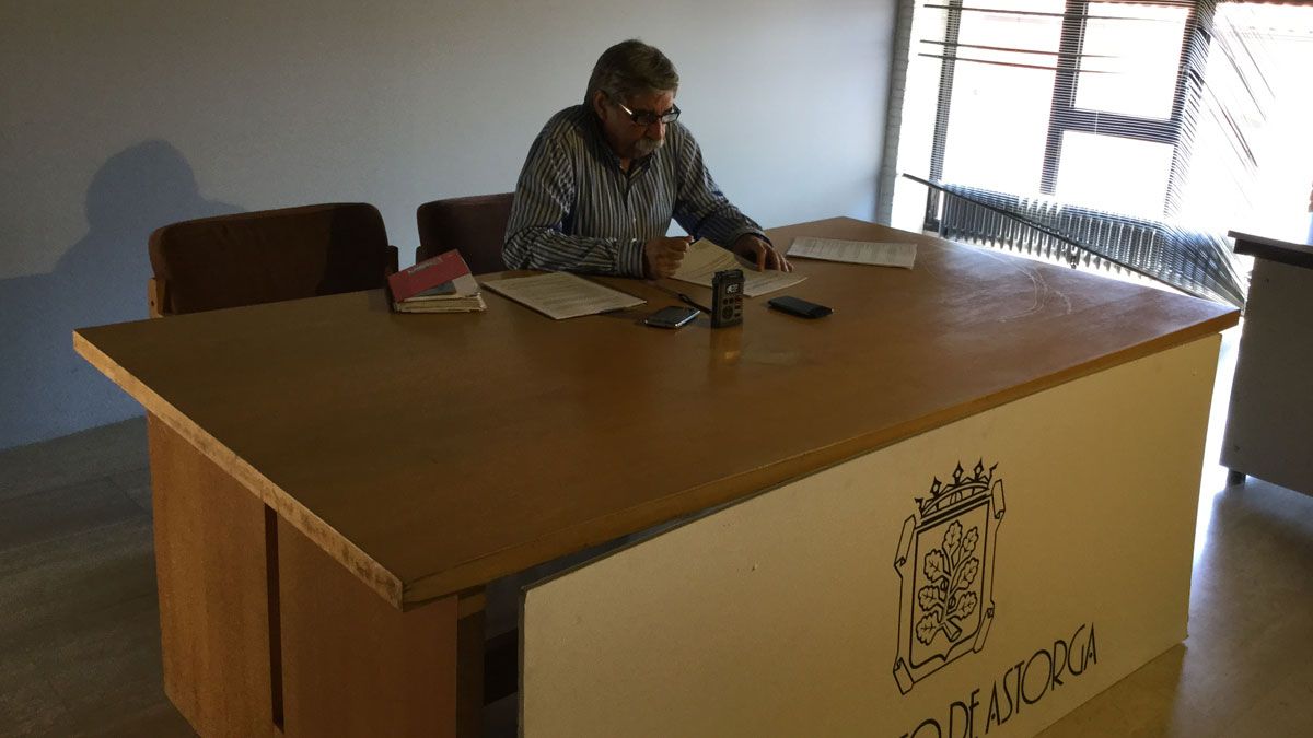 Una imagen del concejal de Obras en la rueda de prensa.| L.N.C