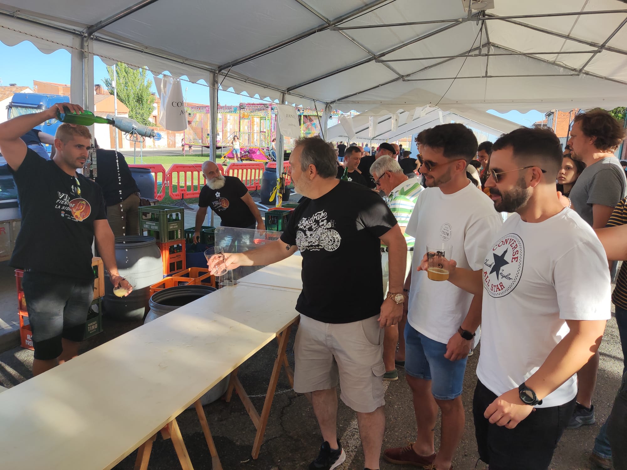 Una edición anterior de la Feria de la Sidra de Santa María del Páramo. | A. RODRÍGUEZ