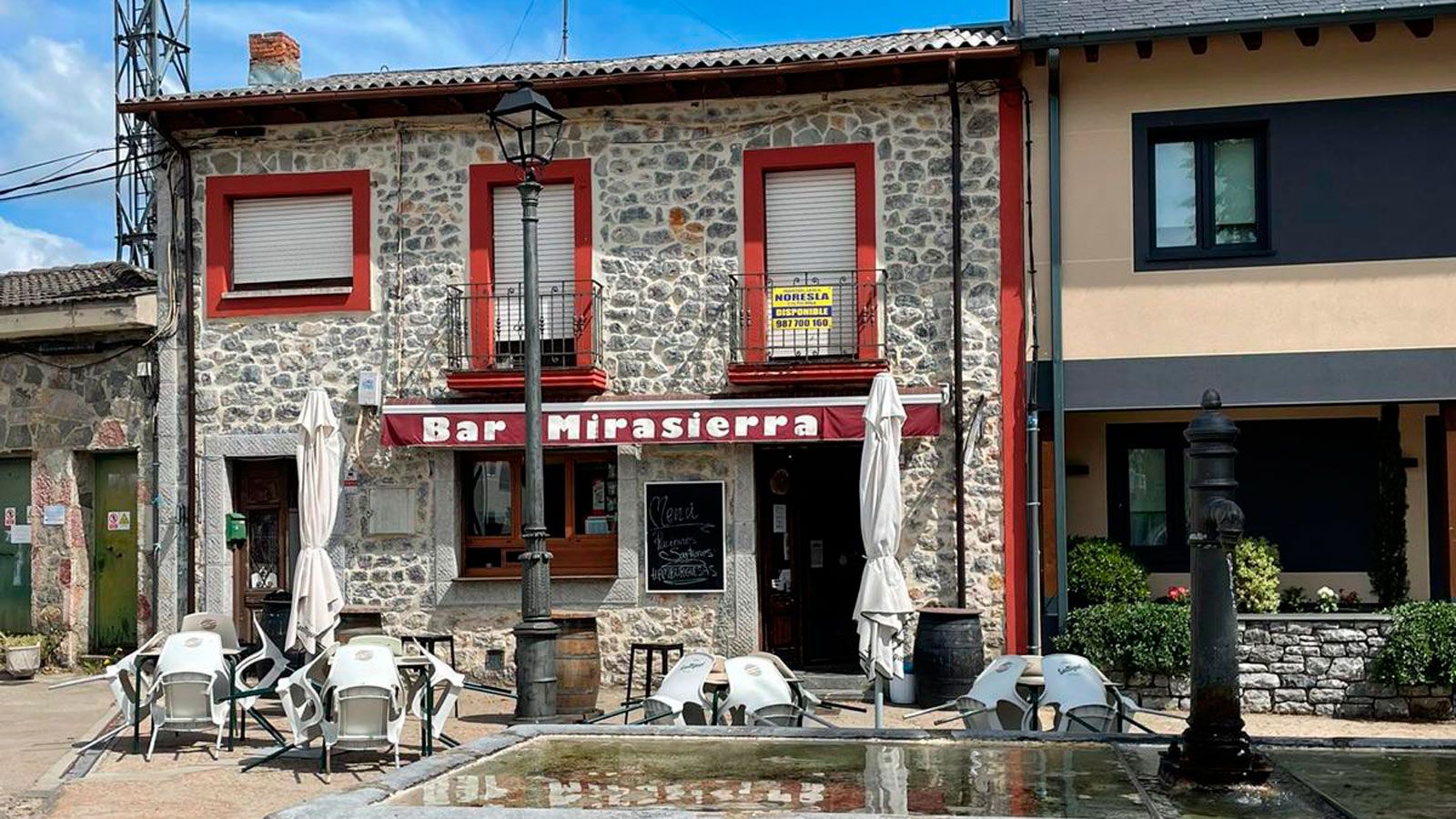 El exterior del Mirasierra, ubicado en Puebla de Lillo.