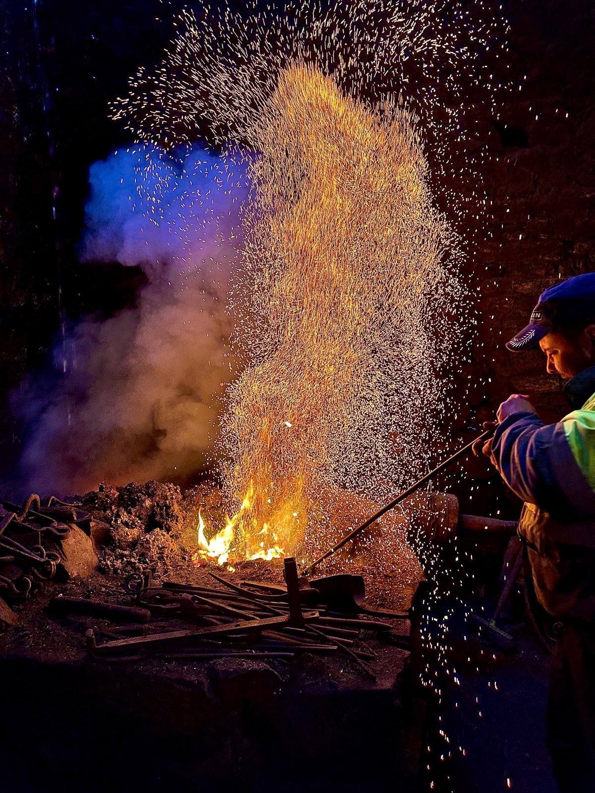 La fuerza de la herrería en Compludo, en una imagen de Fernández-Manso.