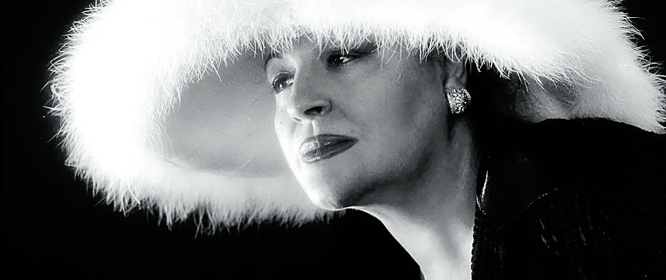 Caridad Fálagan, que era su nombre de pila, que nació en 1946 en Castrotierra de la Valduerna, en una sofisticada imagen de Mary Quintero. | L.N.C.