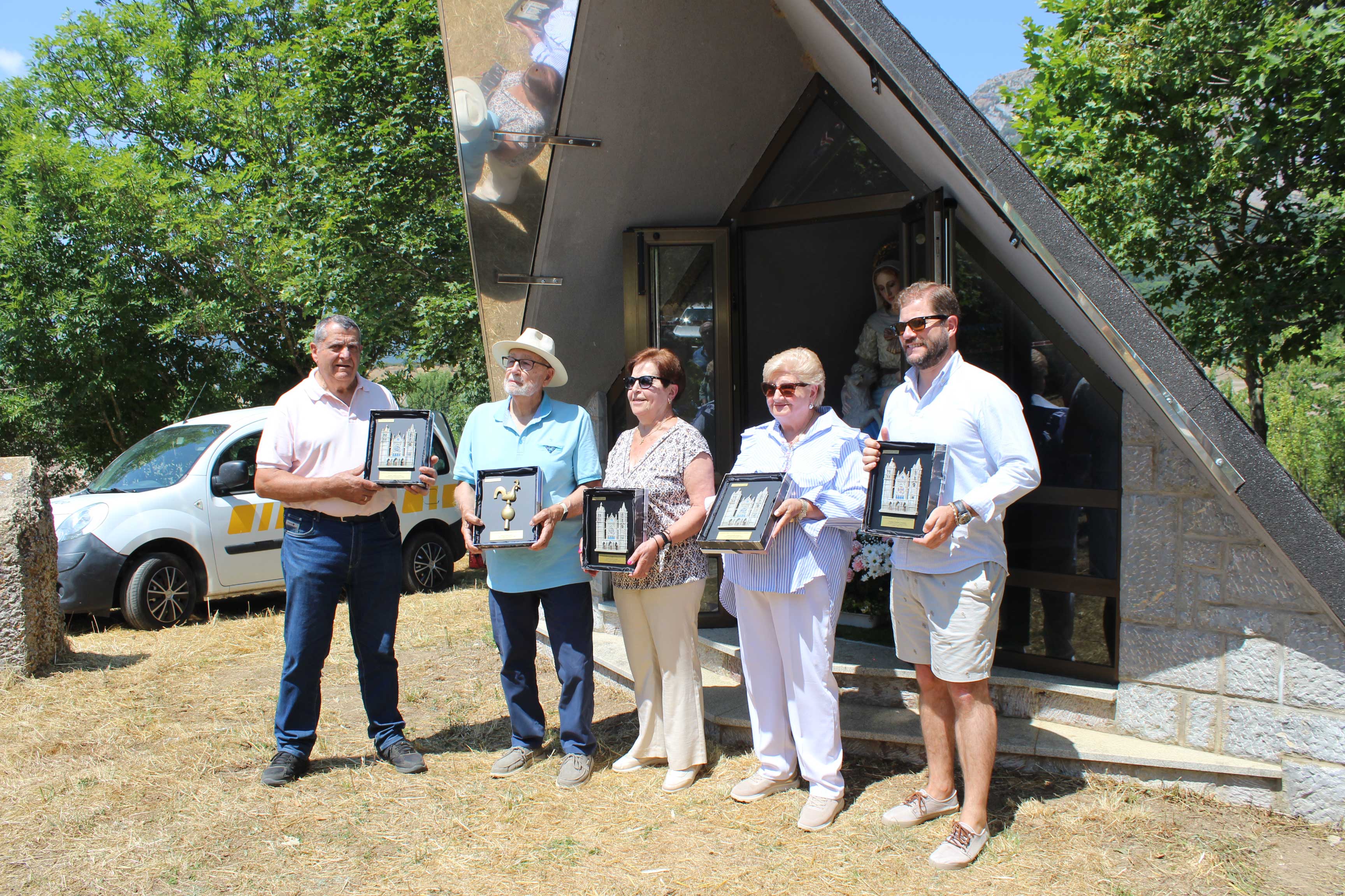 Imagen del tradicional tributo de reconocimiento a todos los mayores de 80 años. | L.N.C.