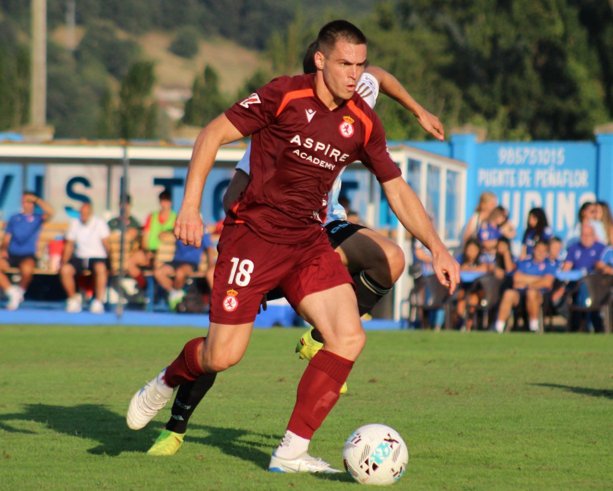 Paraschiv, durante un encuentro de la Cultural en pretemporada. CYDL