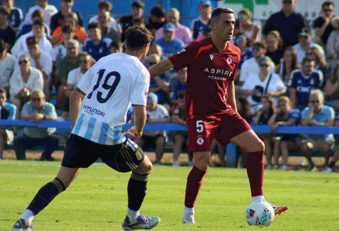Fornos durante el partido ante el Real Oviedo en Grado. CYDL