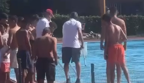 defecar piscina león defecar piscina león