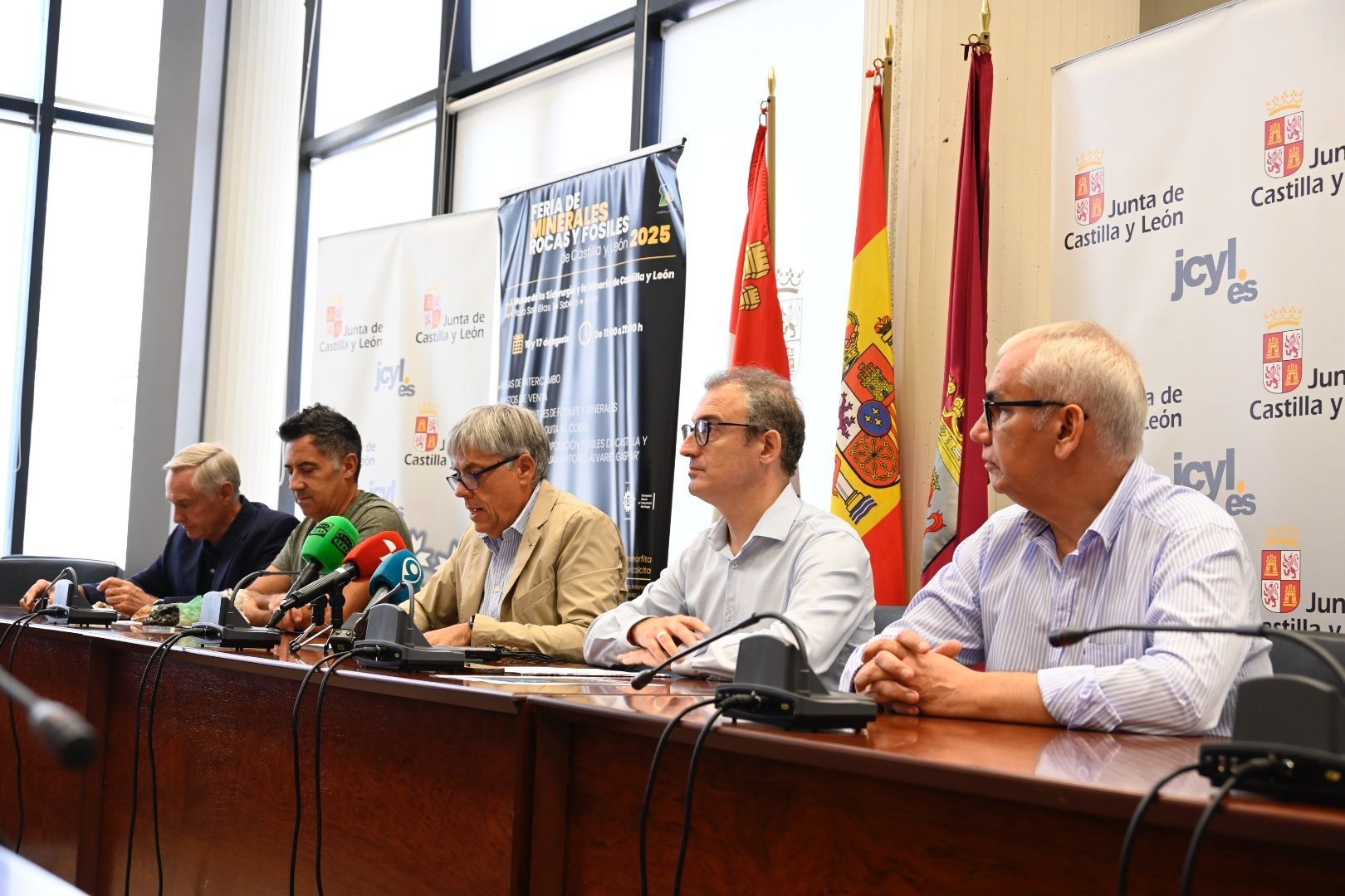 Un instante de la presentación de la V Feria y mesa de intercambio de minerales, rocas y fósiles de Castilla y León. | SAÚL ARÉN