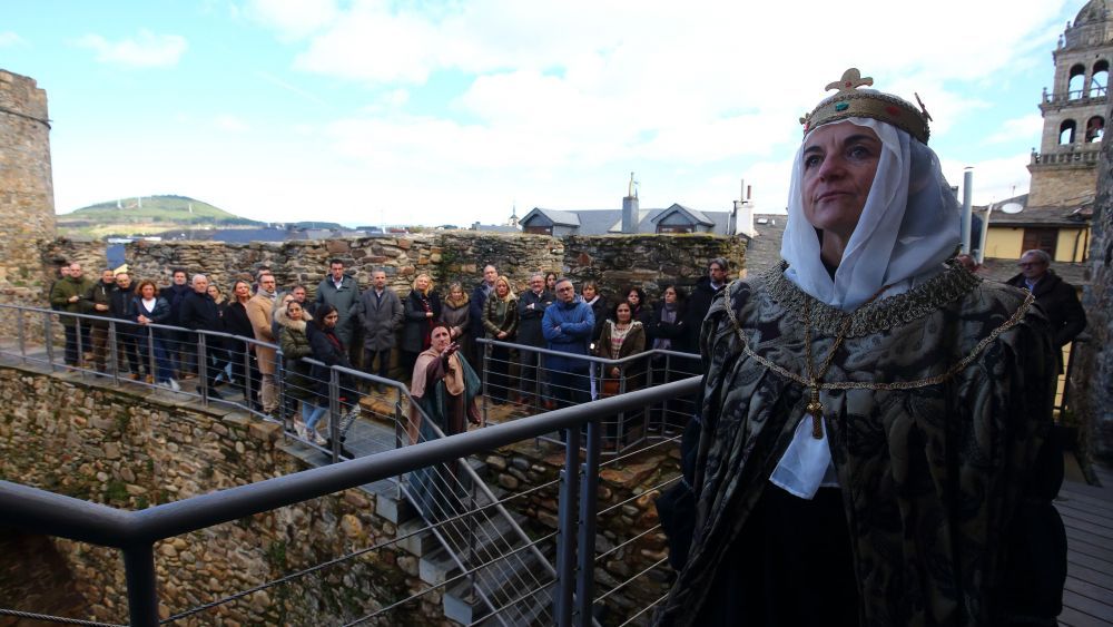 Visita teatralizada de Conde Gatón al Castillo de Ponferrada. | César Sánchez (Ical)