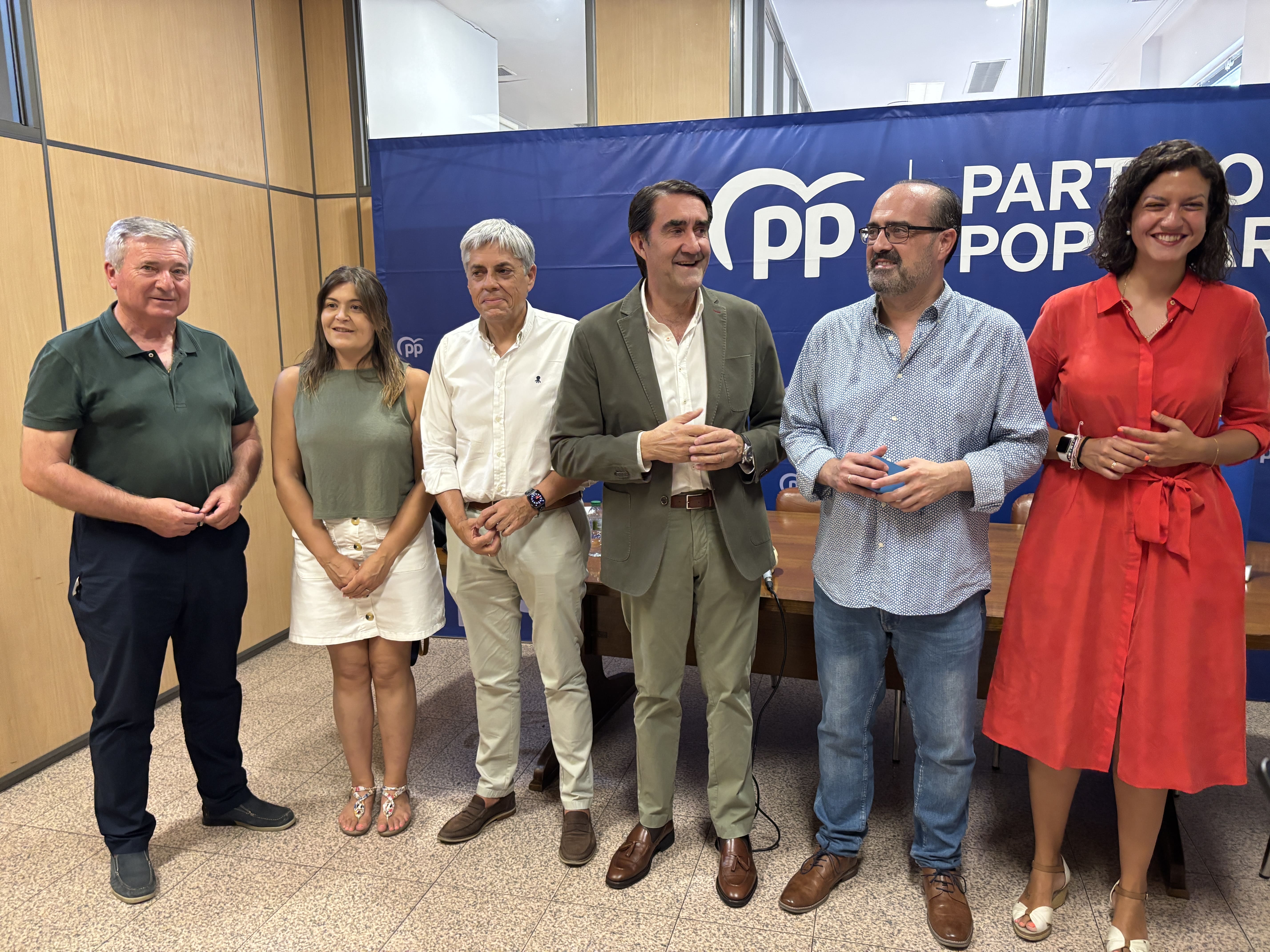 De izquierda a derecha: Valcarce, Coelho, Diego, Suárez-Quiñones, Morala y Coca. | J.F.