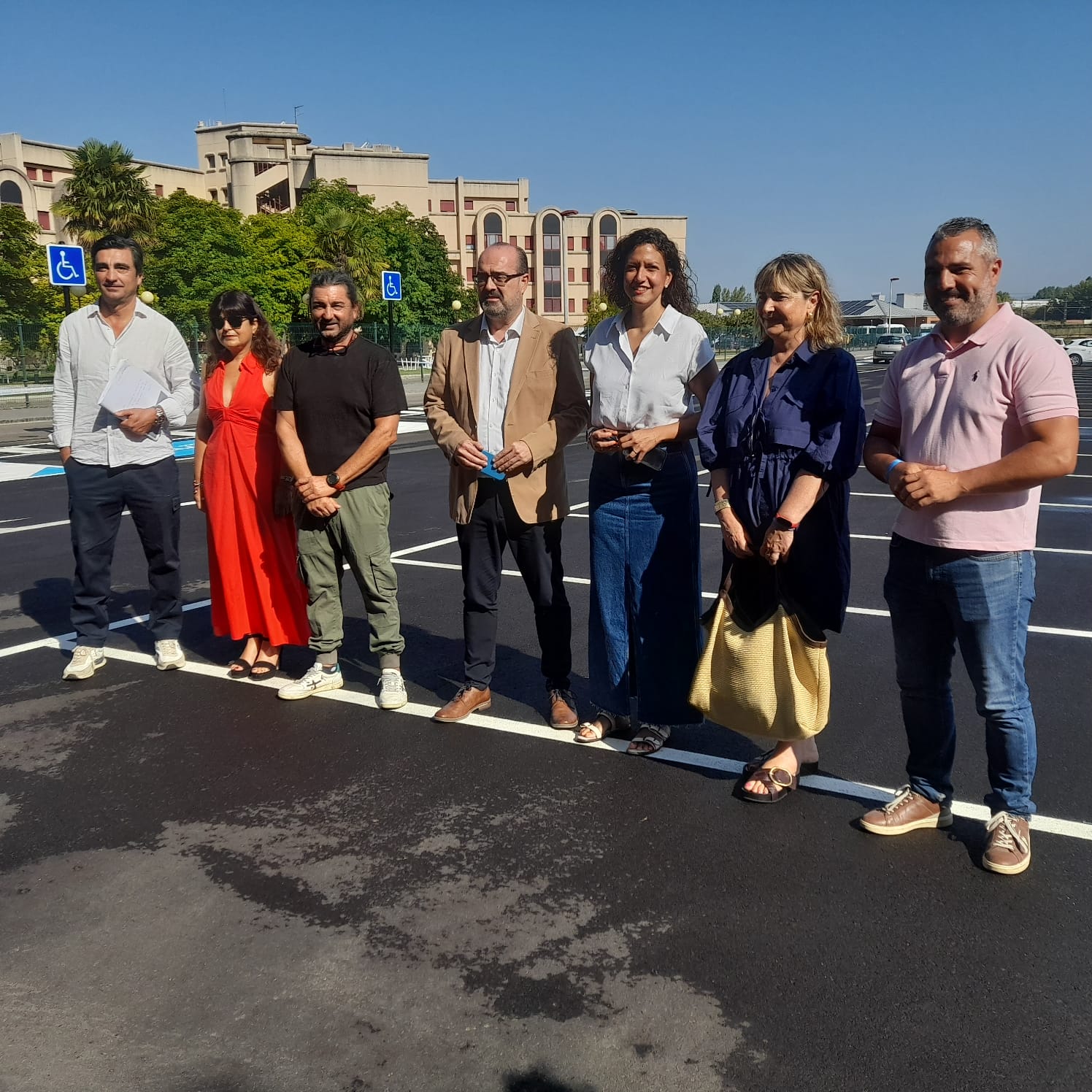 Nuevo aparcamiento en Flores del Sil. | MAR IGLESIAS