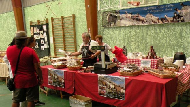 Imagen edicion tras edicion esta muestra alberga en el pabellon municipal un pequeno mercado artesano e nino 4 1000x563 Imagen edicion tras edicion esta muestra alberga en el pabellon municipal un pequeno mercado artesano e nino 4 1000x563