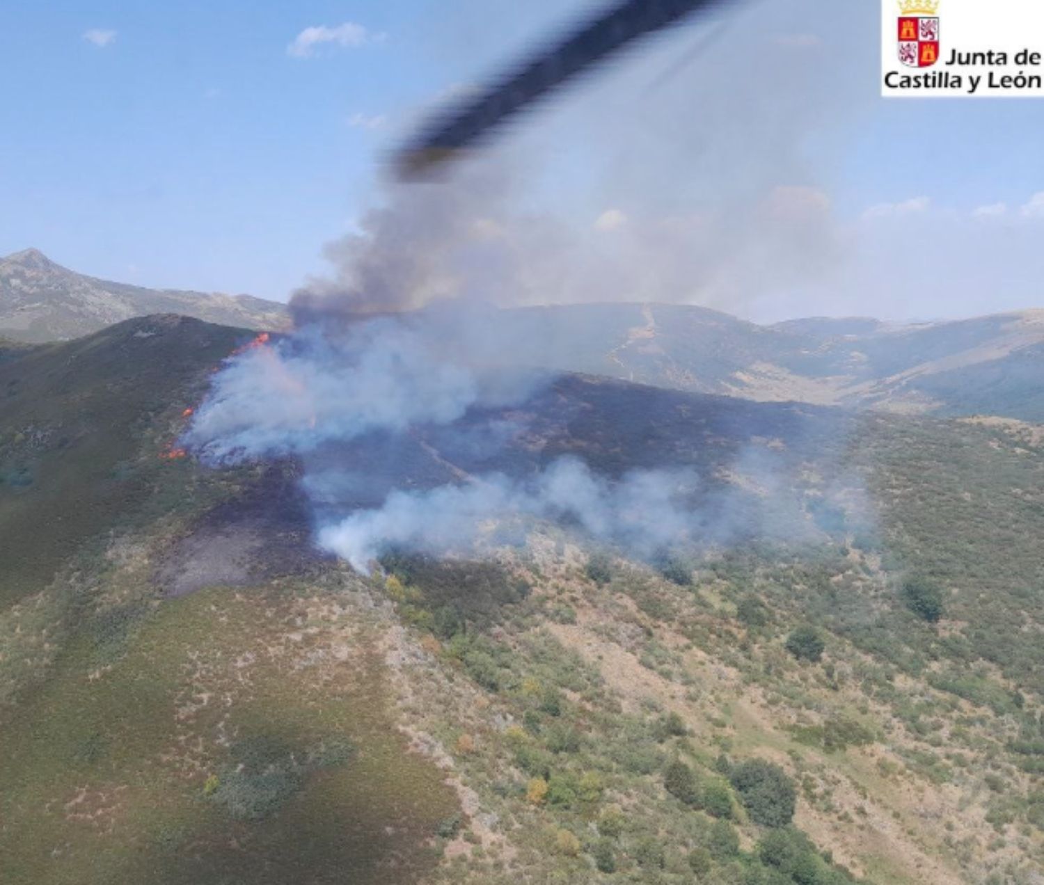 Imagen aérea del incendio forestal en Fasgar declarado de Nivel 1 