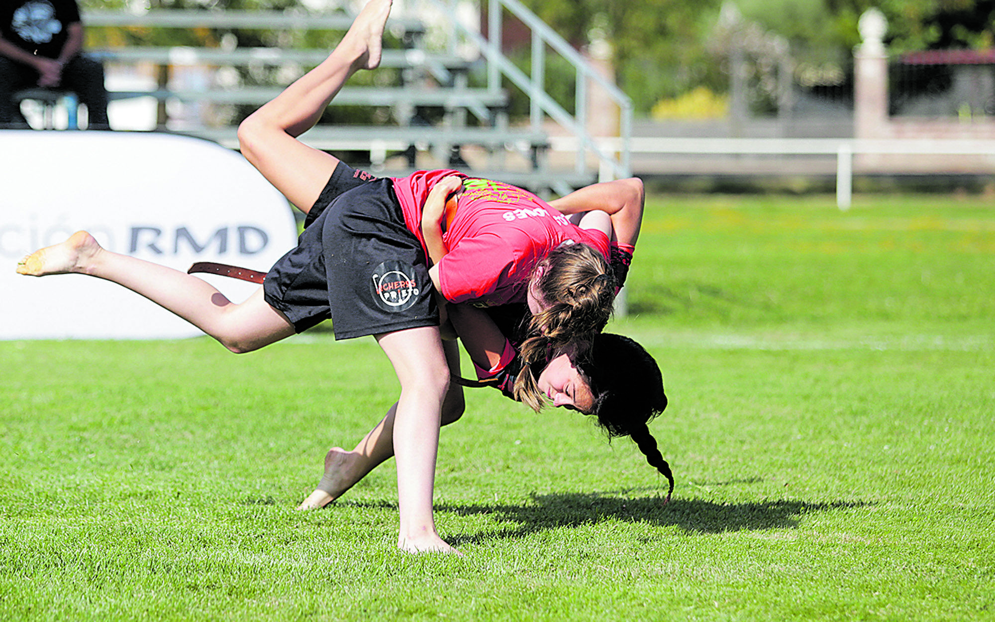 La presencia de 'las nómadas' se dejó notar; en la foto Marta Gaitero con la leonesa María Cadenas / SAÚL ARÉN