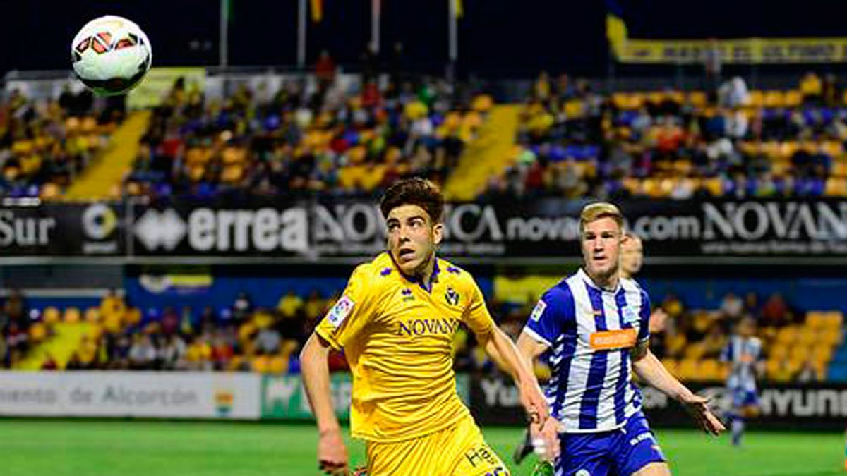Víctor Pastrana en un partido con el Alcorcón. | LA LIGA