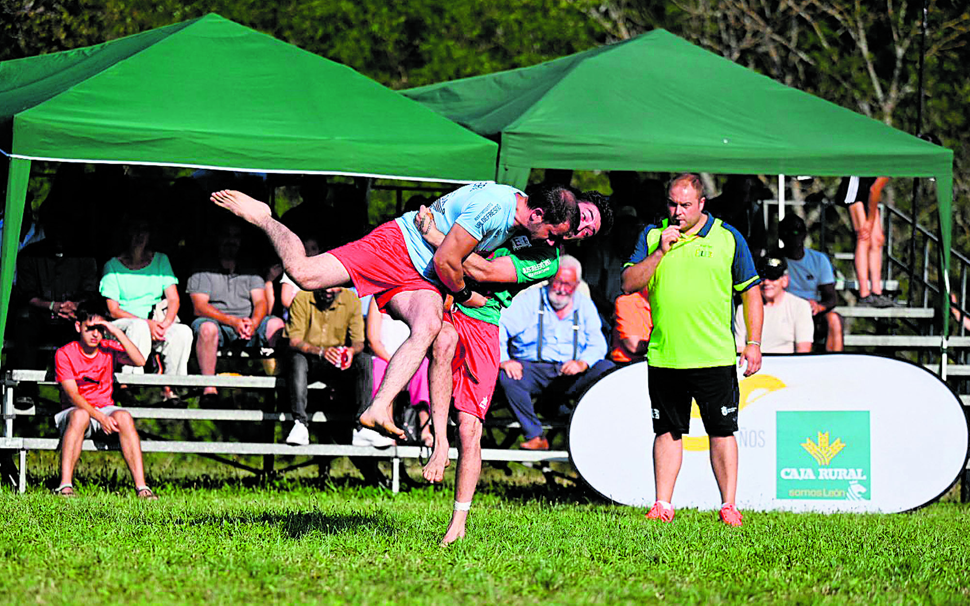 El Halconero, se metió en la final pero allí no pudo con su compañero de equipo, Carlos Mondelo, que sumó un nuevo corro en Valdepiélago. SAÚL ARÉN