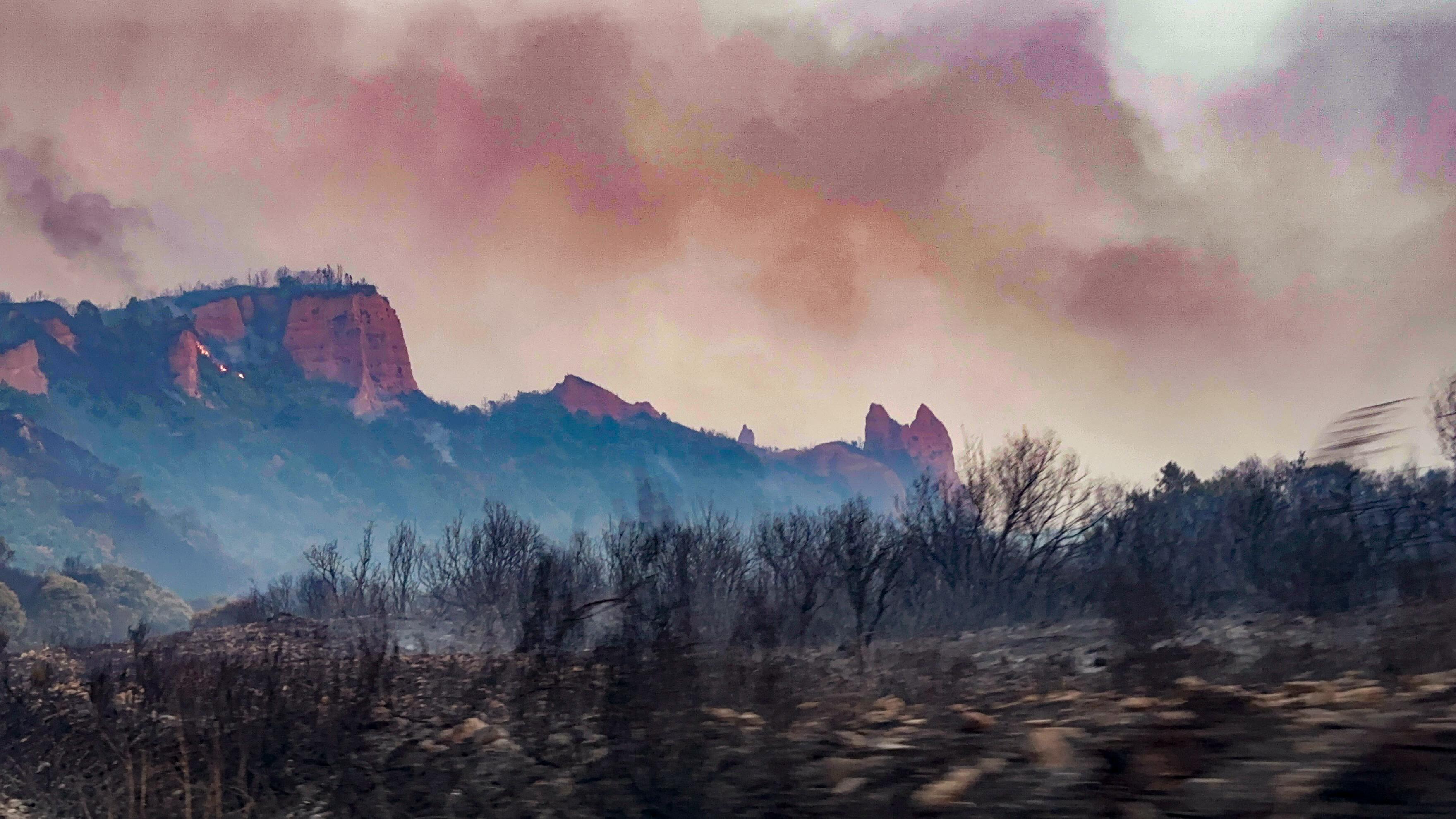 Incendio en el paraje de Las Médulas. | Cedida por Quinito - EBD