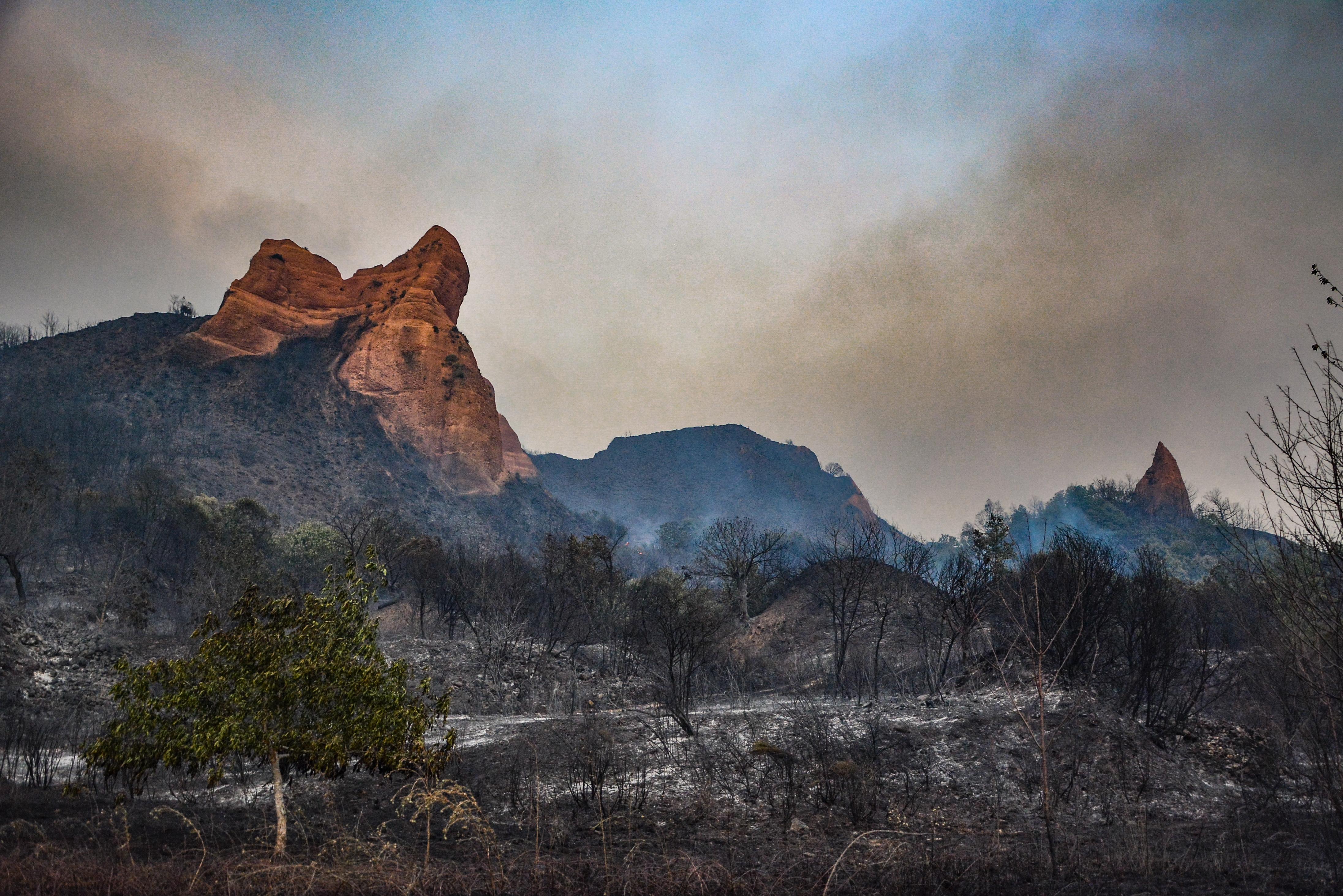 Incendio en el paraje de Las Médulas. | Cedida por Quinito (EBD)