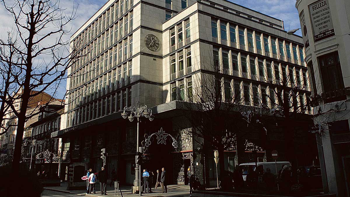 El Ayuntamiento de León tiene su sede en la calle Ordoño II.