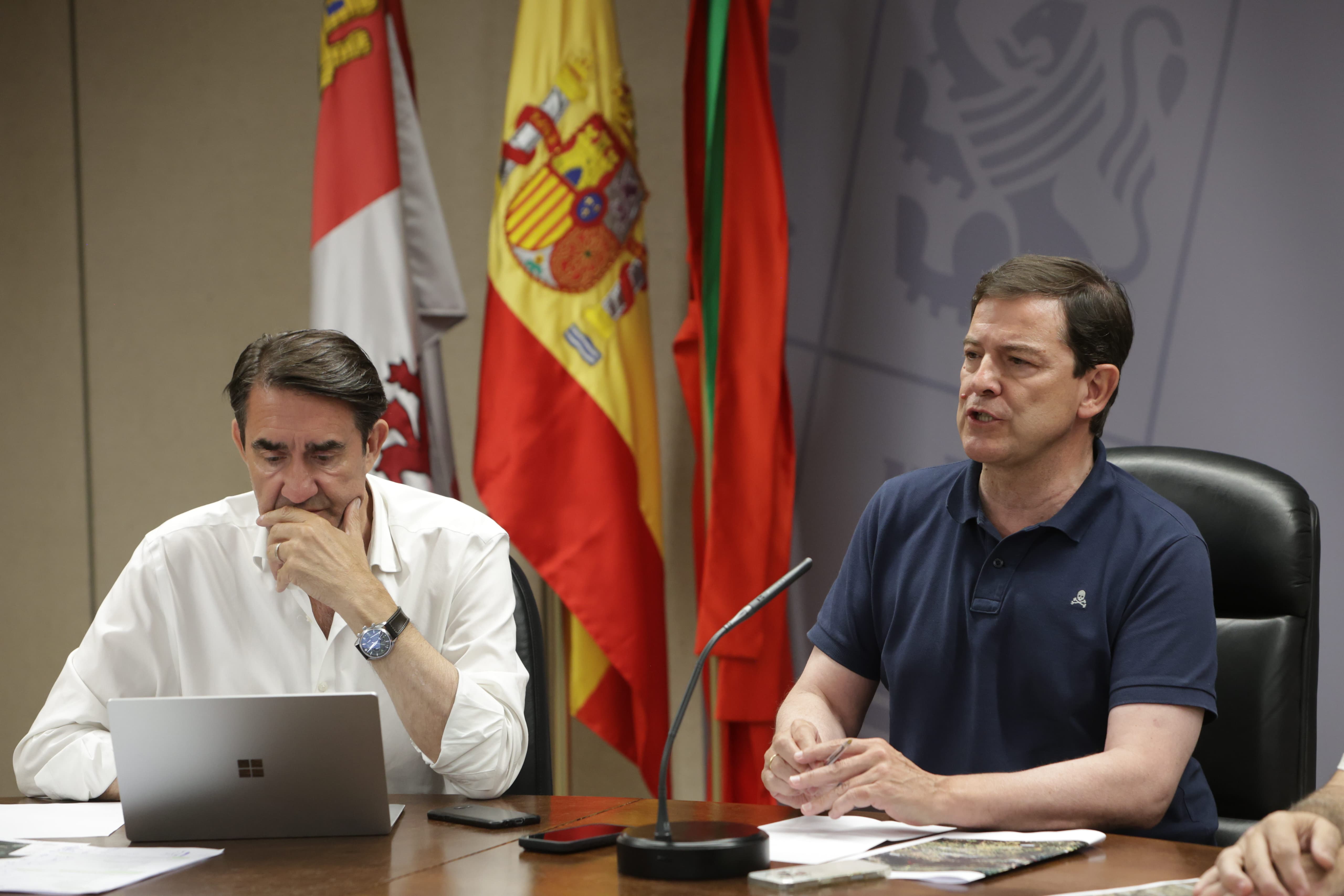 Suárez Quiñones y Mañueco, en el Cecopi en los primeros días de esta gravísima ola de incendios. | ICAL