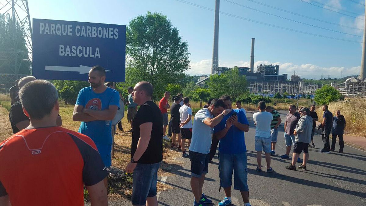 Concentración de los trabajadores de la Astur Leonesa.