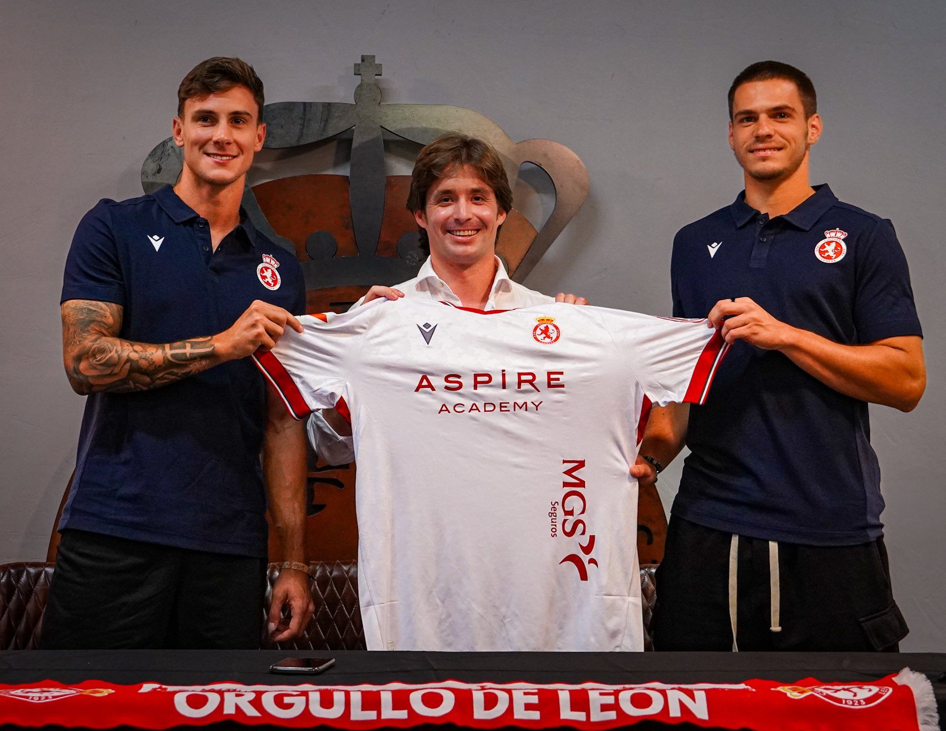 Uno de los momentos de la presentación de Diego Collado con la Cultural Leonesa. CYDL